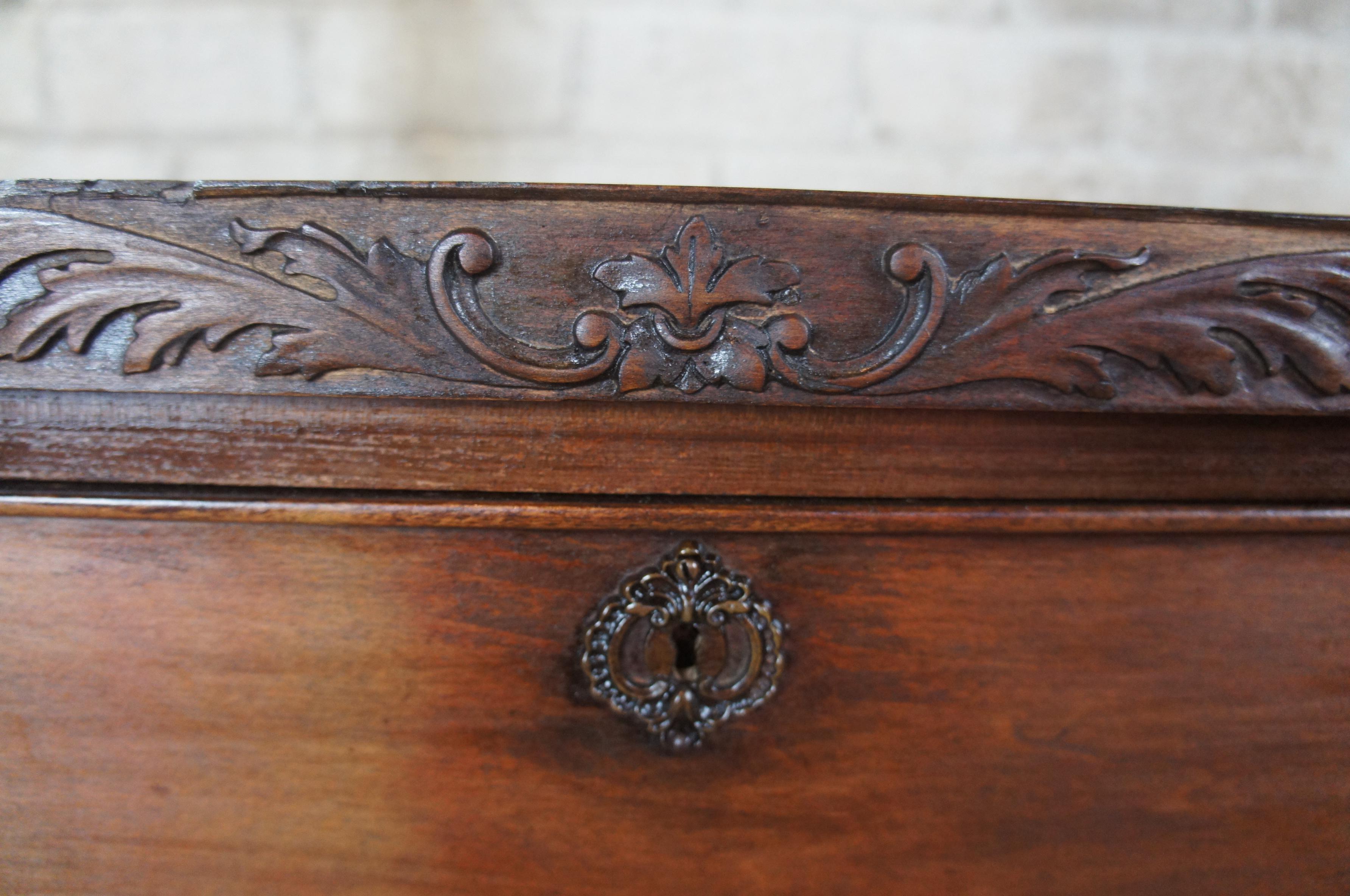 Antique Rococo Revival Walnut 7-Drawer Kneehole Desk In Good Condition In Dayton, OH