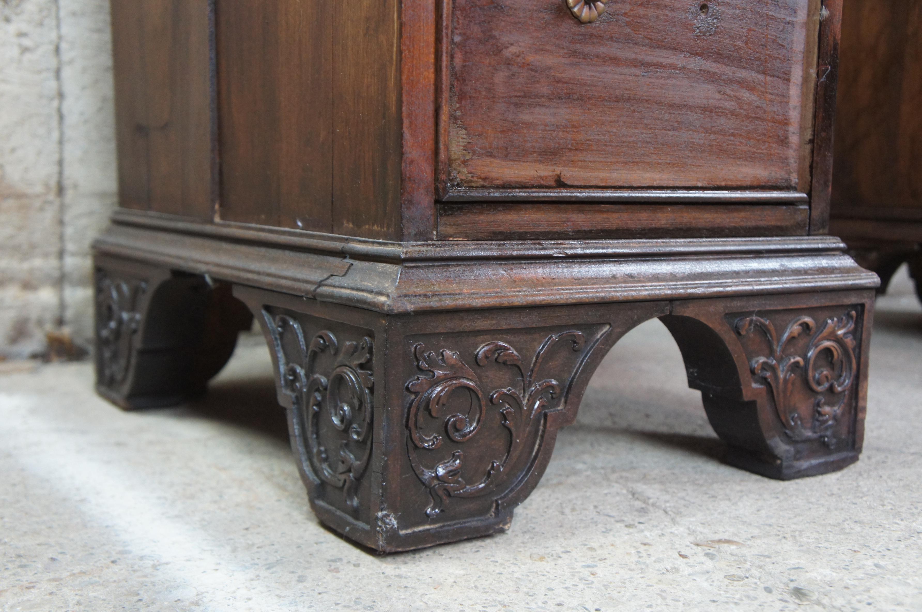 Antique Rococo Revival Walnut 7-Drawer Kneehole Desk 1