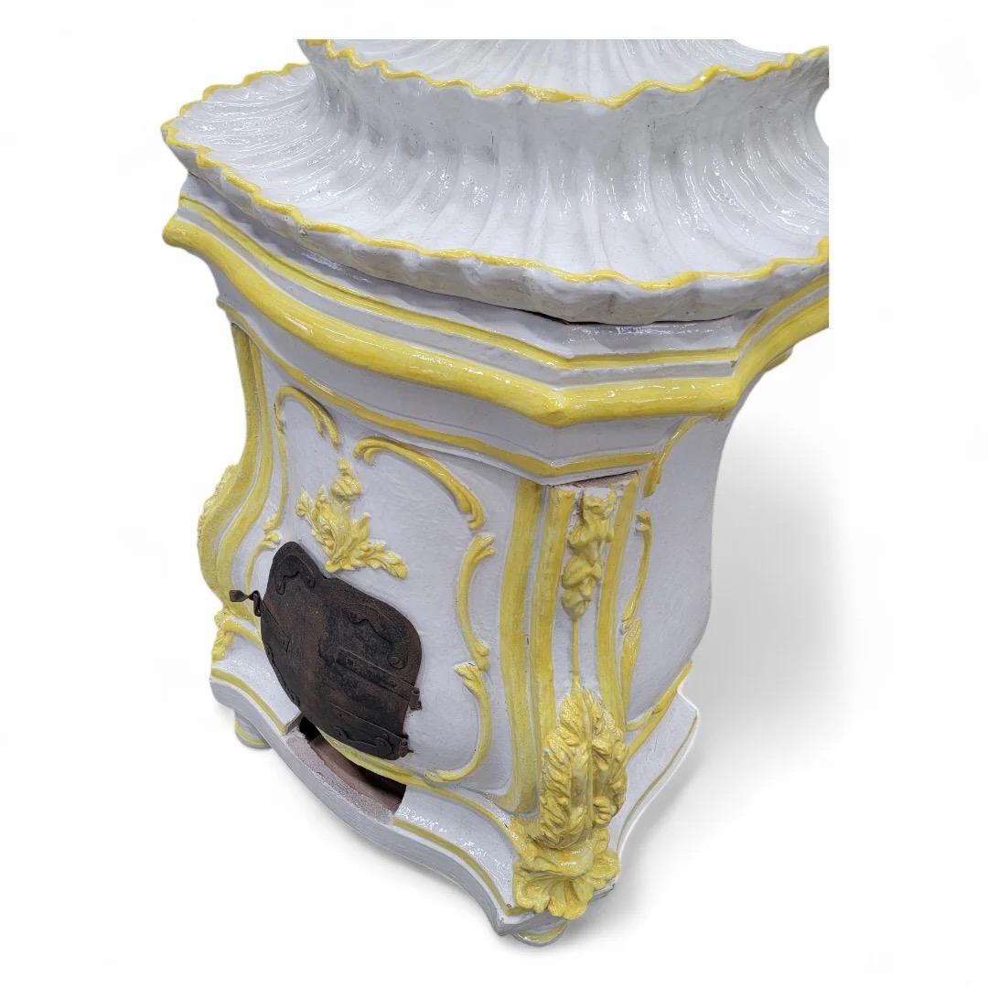 Antigua estufa de terracota esmaltada de mayólica italiana de estilo rococó Desconocido en venta