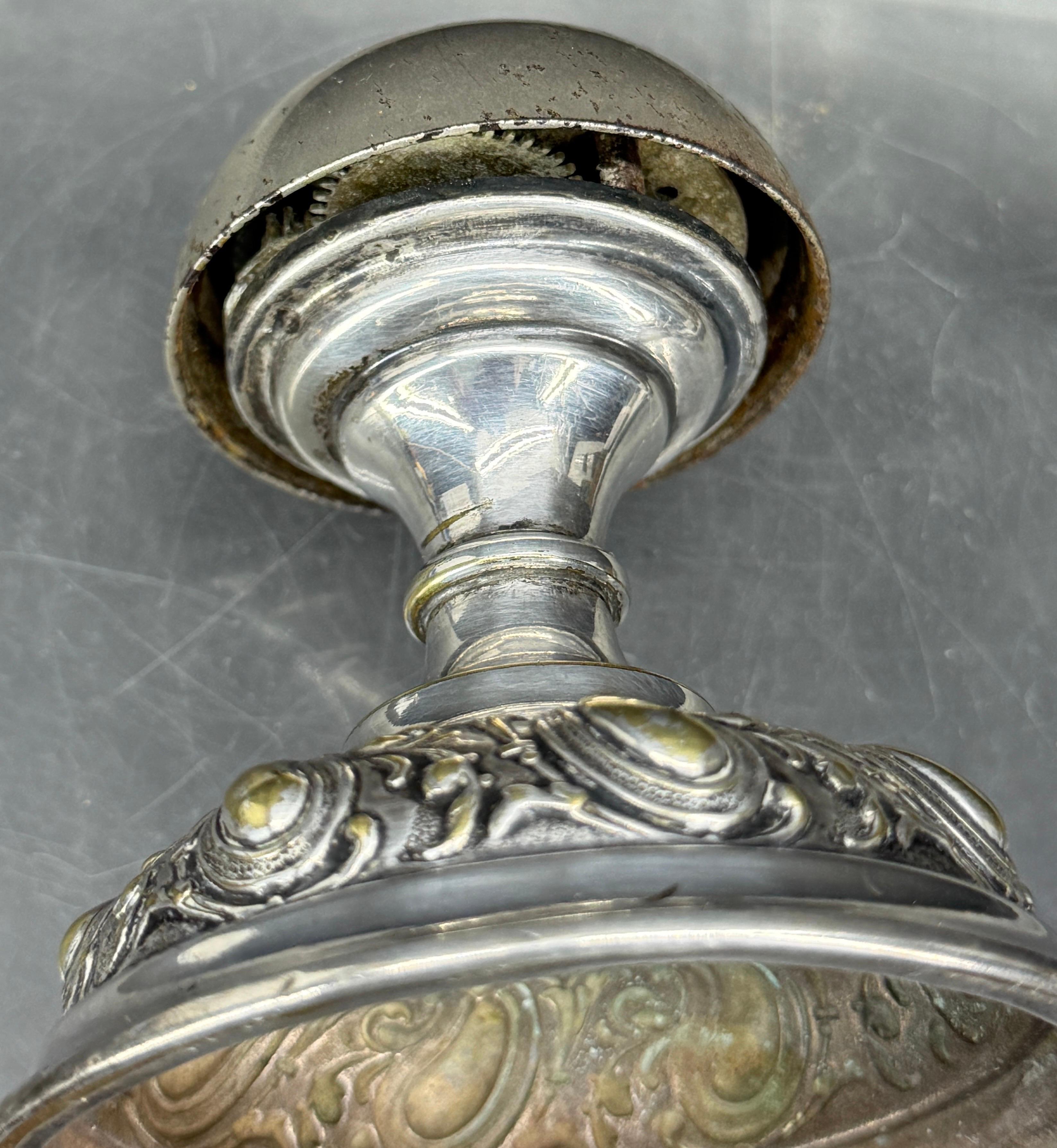 Antica campana da tavolo rococò vintage in argento per la reception in vendita 2