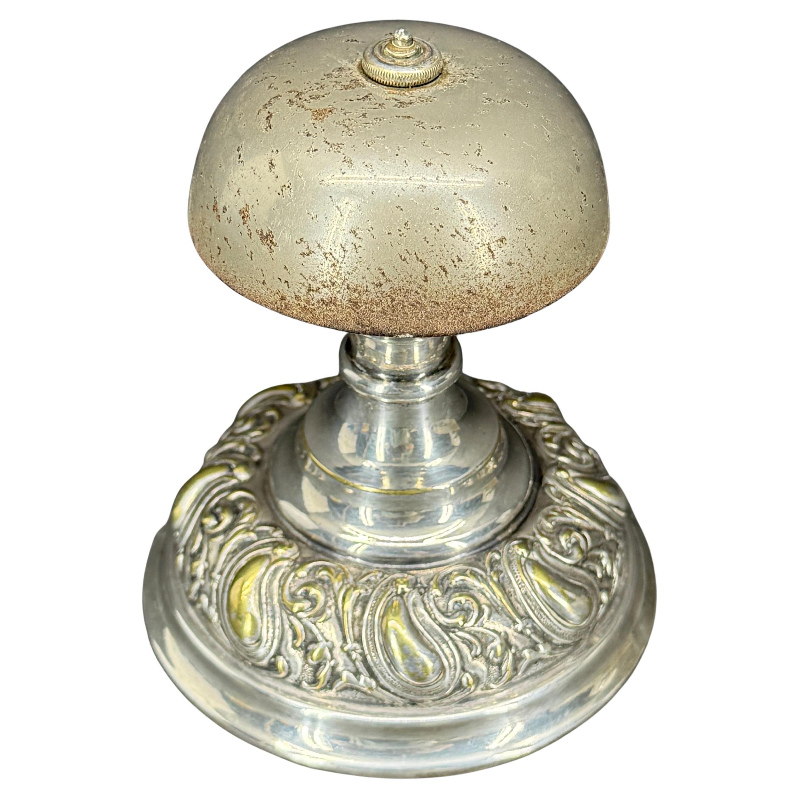 Antica campana da tavolo rococ�ò vintage in argento per la reception in vendita