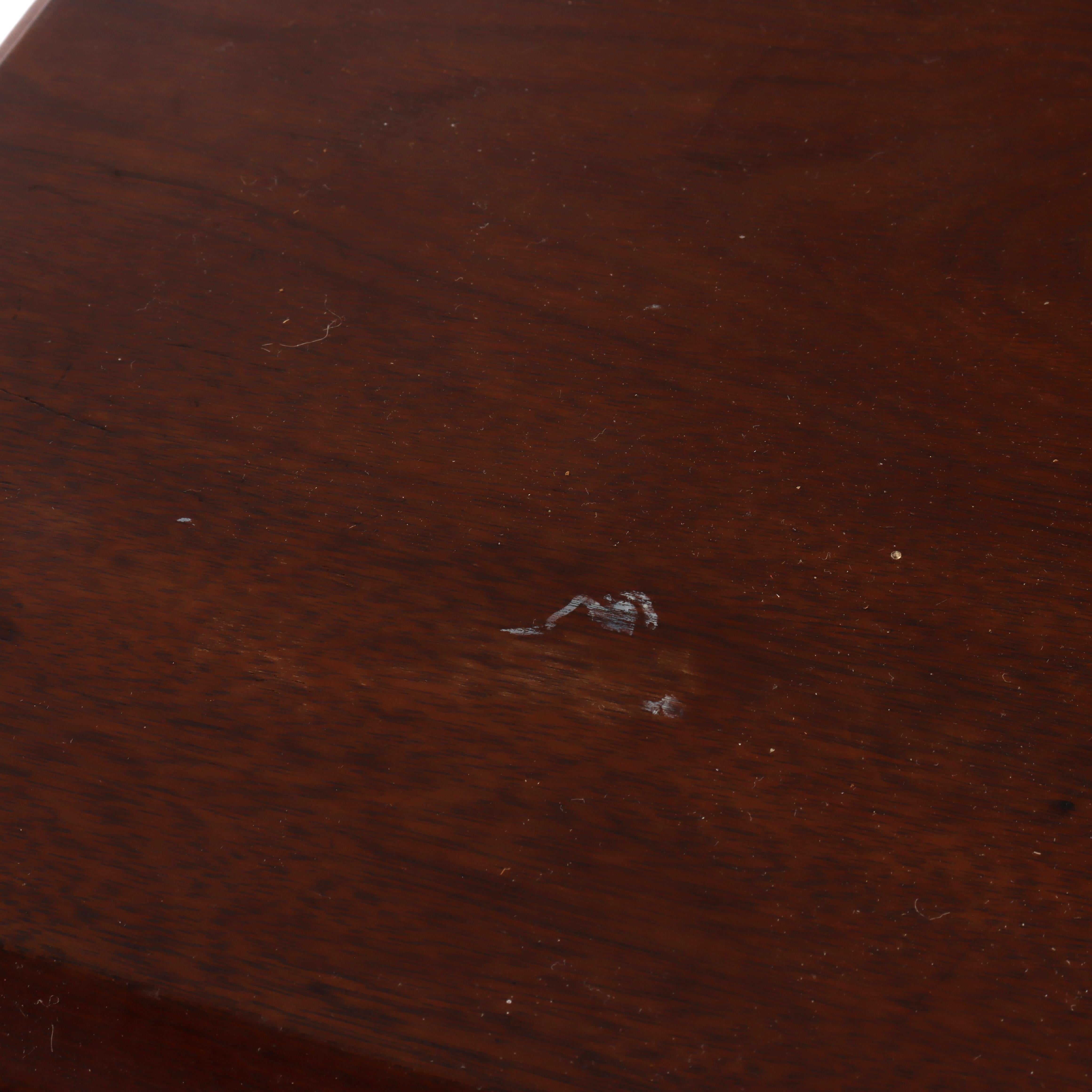 Antique Rococo Walnut 3-Drawer Commode With Back Splash & Carved Pulls c1890 in vendita 6