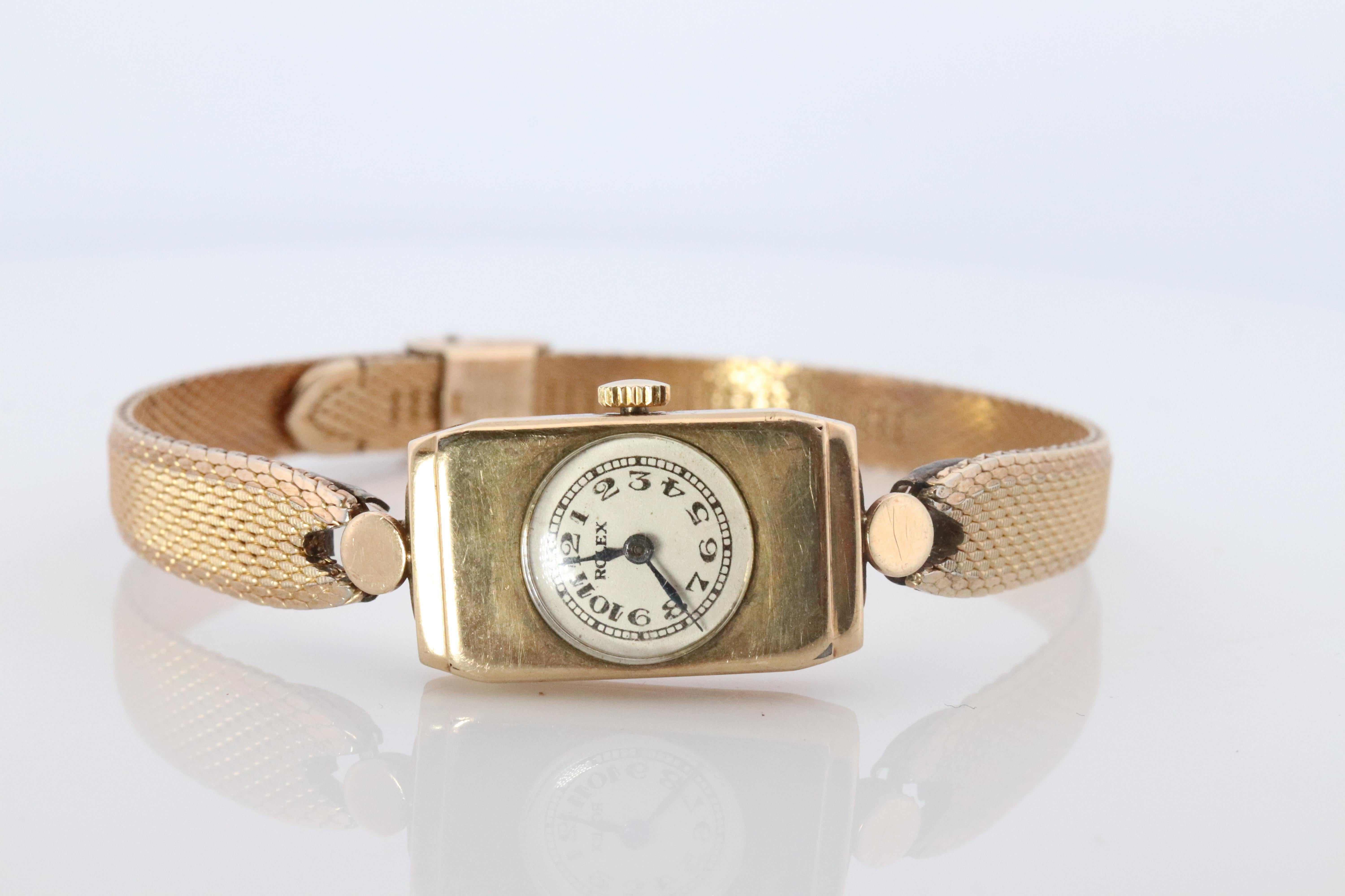 Antique Rolex Womens Cocktail Watch. 9k YG 2699 Manual Windup. Circa 1930s en vente 4