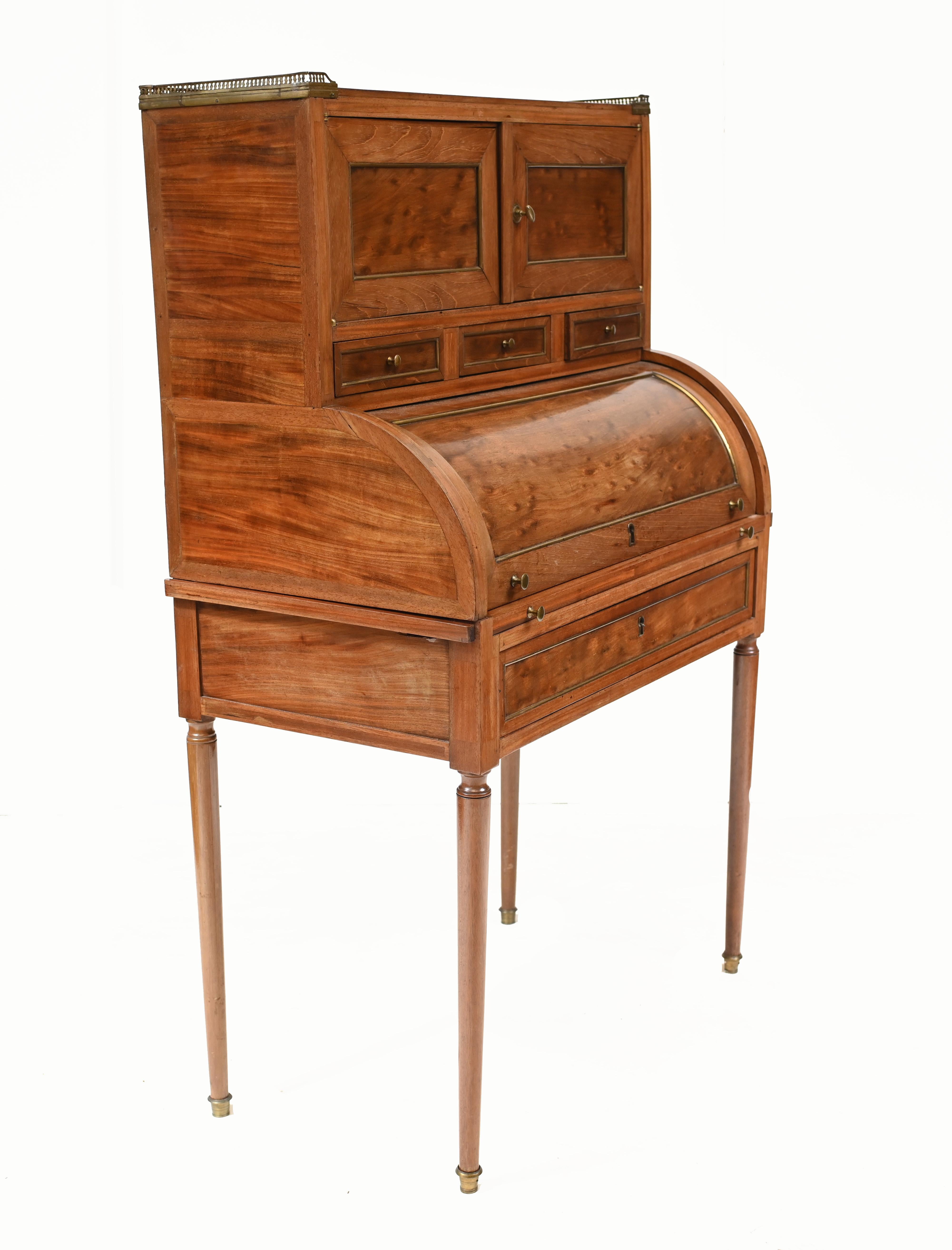 Antique Roll Top Desk Mahogany Bureau, 1880 For Sale 1