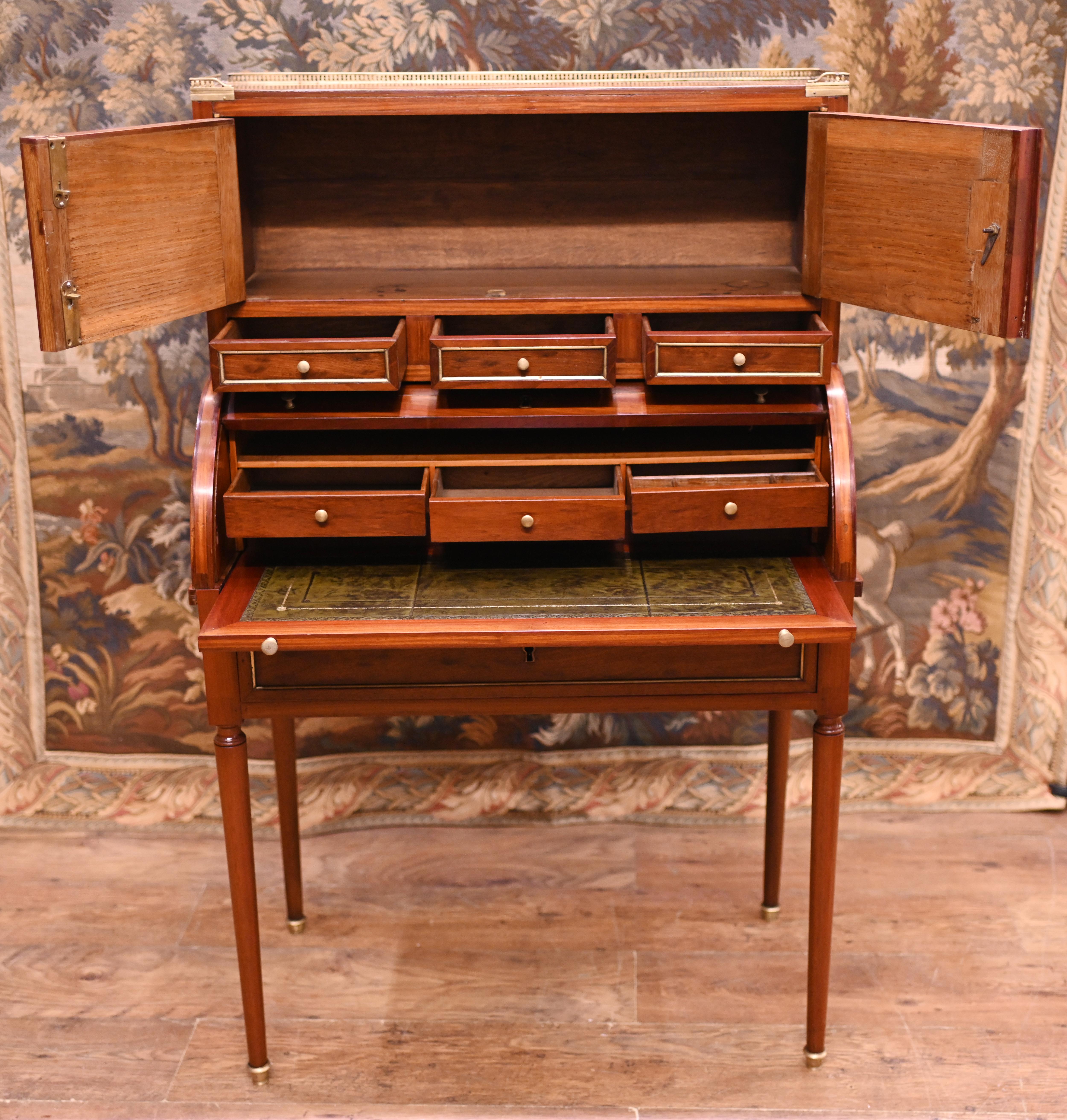 Antique Roll Top Desk Mahogany Bureau, 1880 For Sale 1
