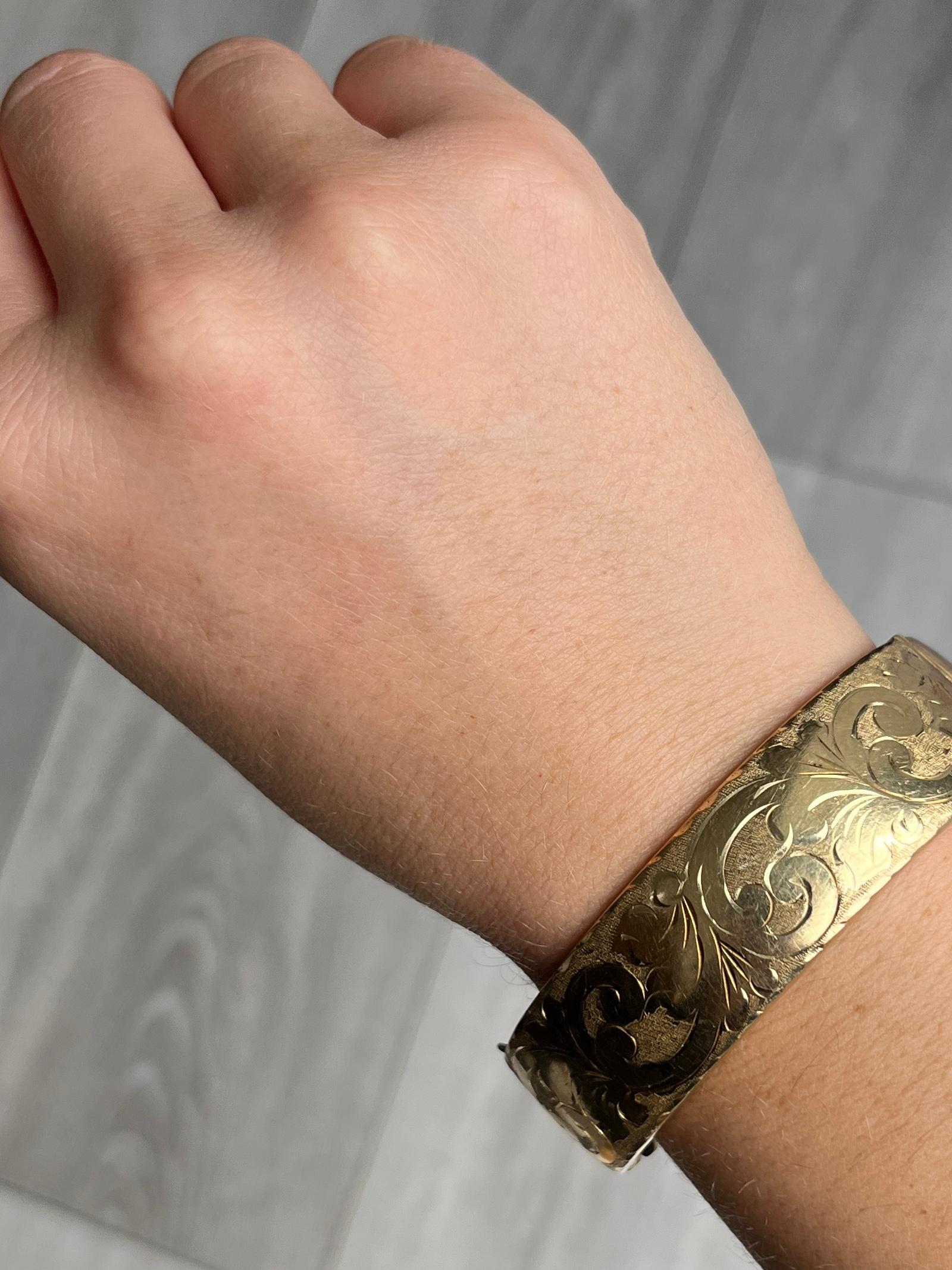 This gorgeous rolled gold bangle has wonderful engraving. 

Inner diameter widest point: 6.3cm
Inner circumference:  17.8cm
Bangle Width: 19mm

Weight: 42g