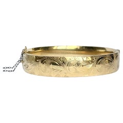 Bracelet antique en or roulé gravé