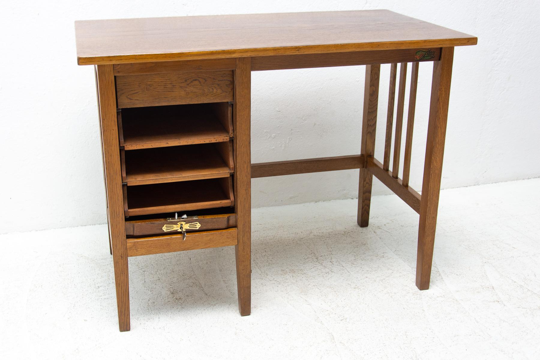 Antique Roller Blind Writing Desk Jerry, 1930s, Bohemia In Excellent Condition For Sale In Prague 8, CZ