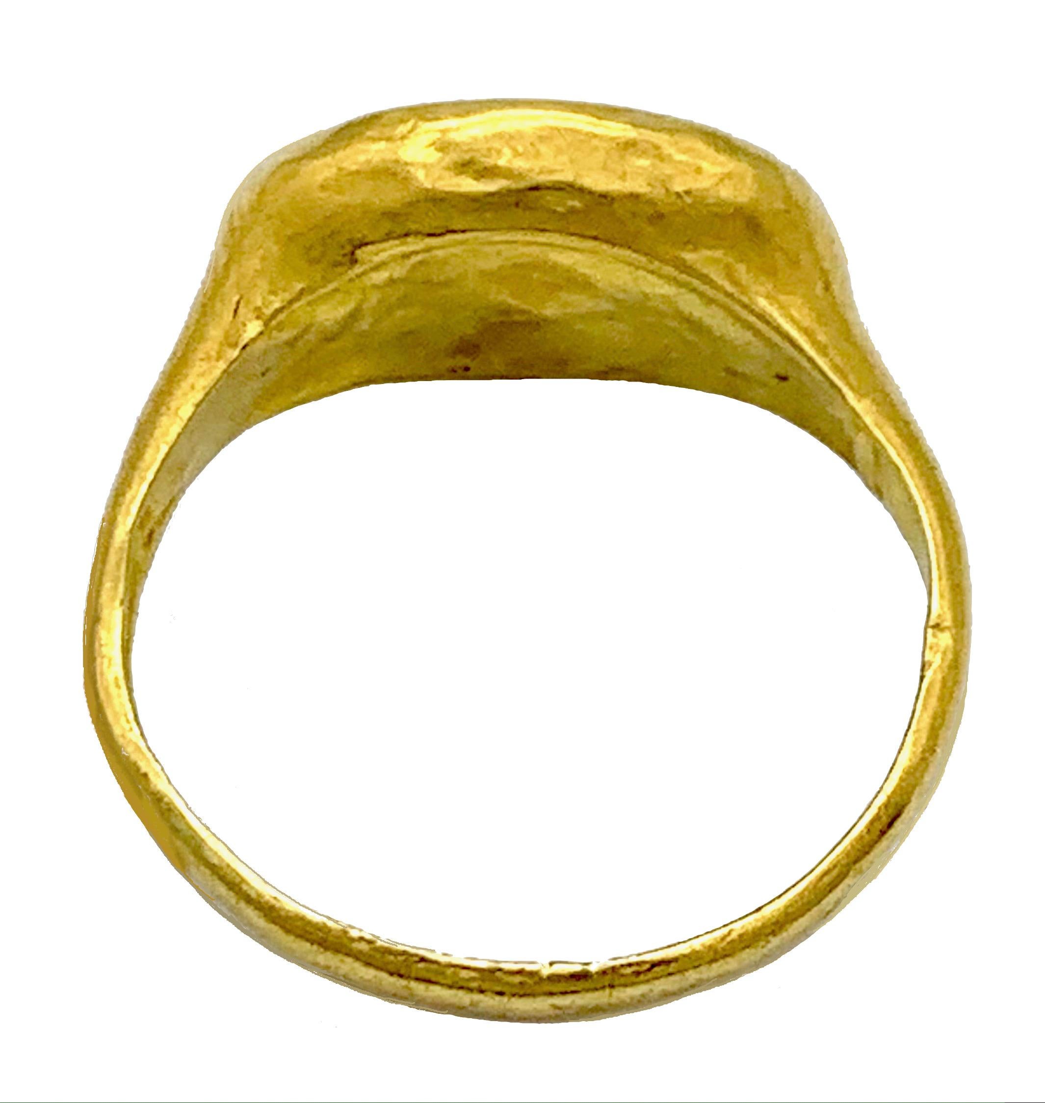 Antiker römischer Achat-Intaglio-Ring aus 18 Karat Gold, Symbol des Glücks und des guten Glücks für Damen oder Herren im Angebot