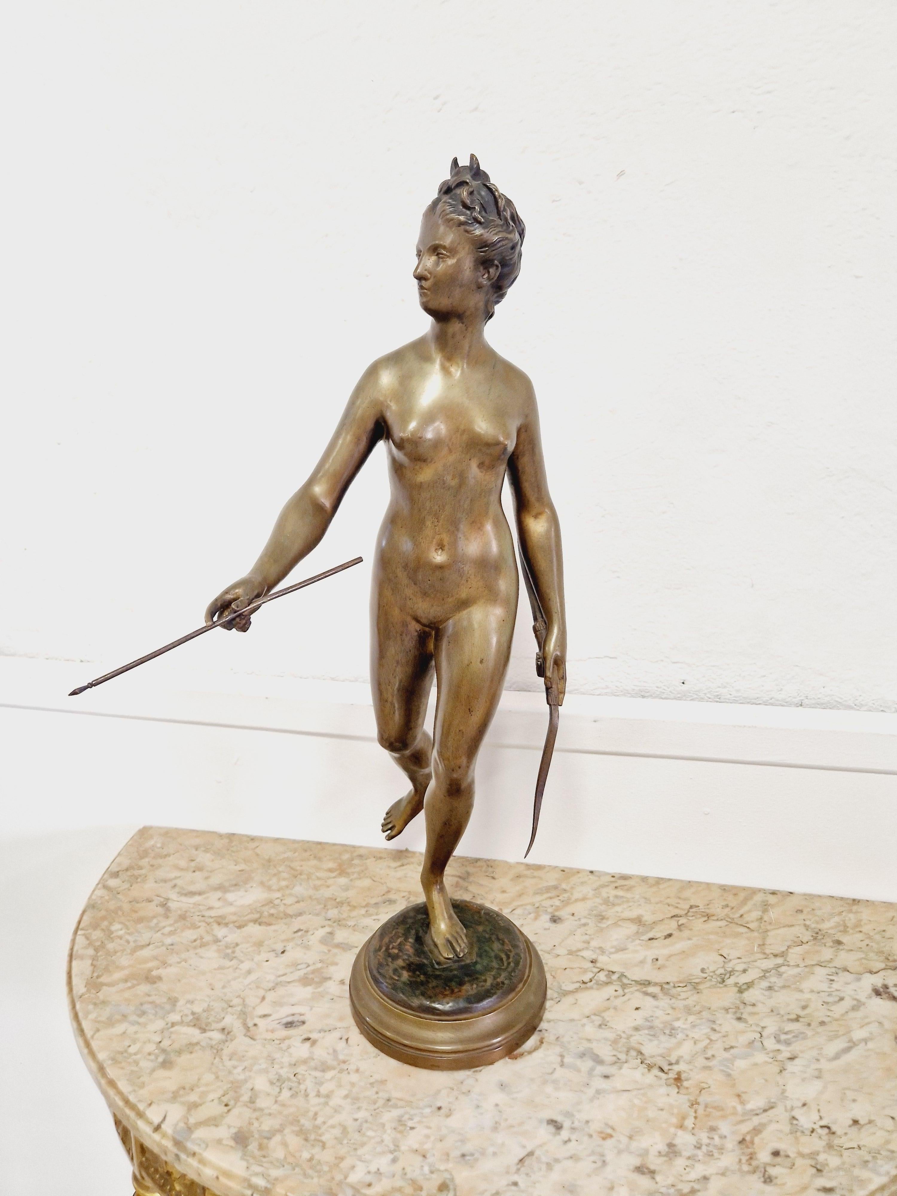 XIX secolo Antica statua romana di Diana in bronzo -  60 cm in vendita