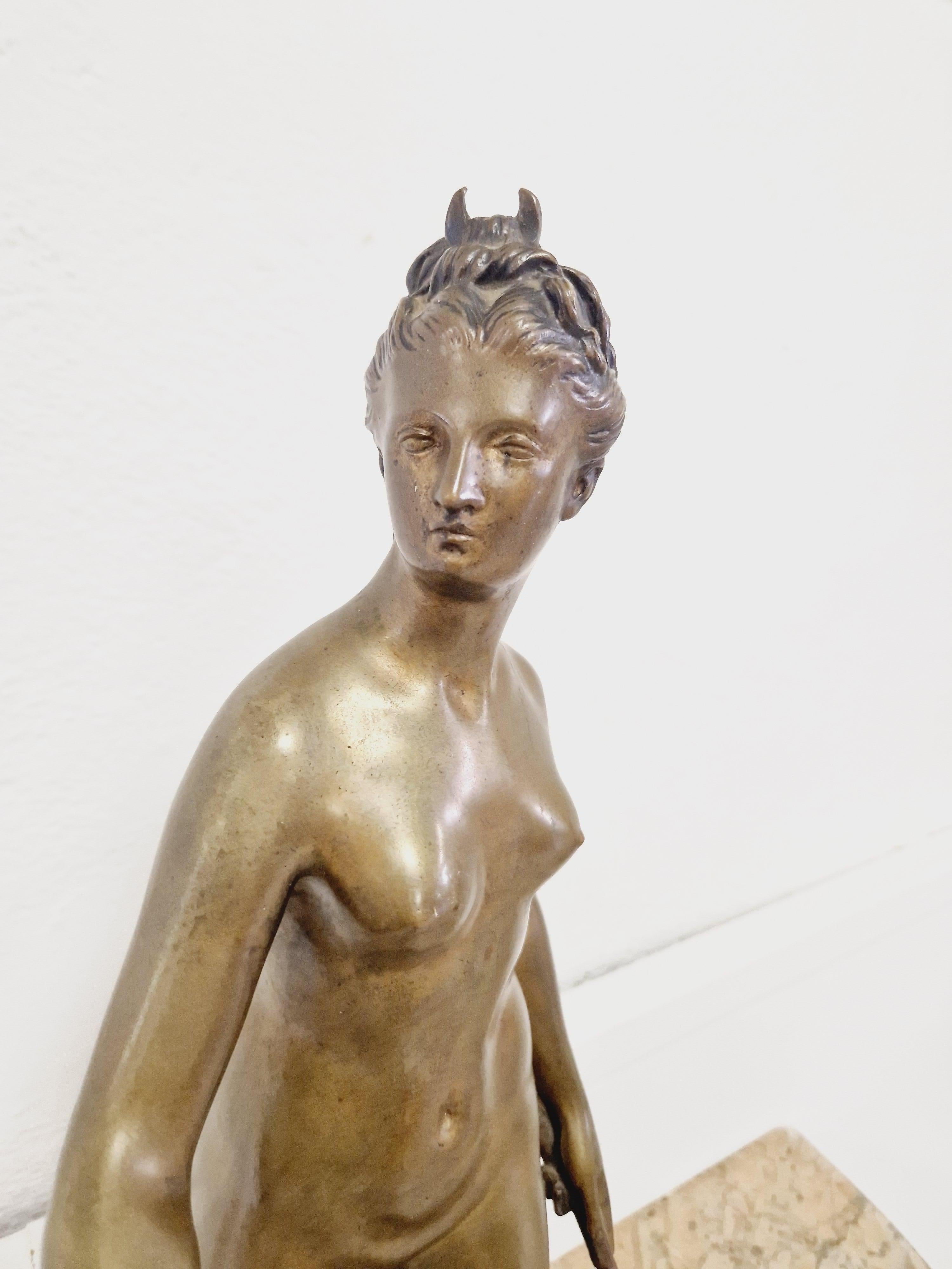 Bronzo Antica statua romana di Diana in bronzo -  60 cm in vendita