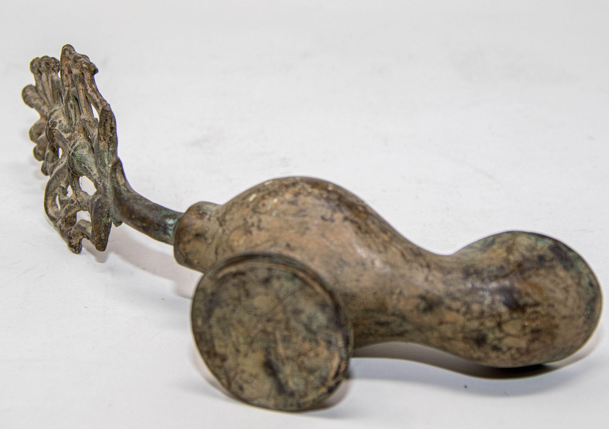 Lampe à huile ancienne de style byzantin romain en bronze en vente 2