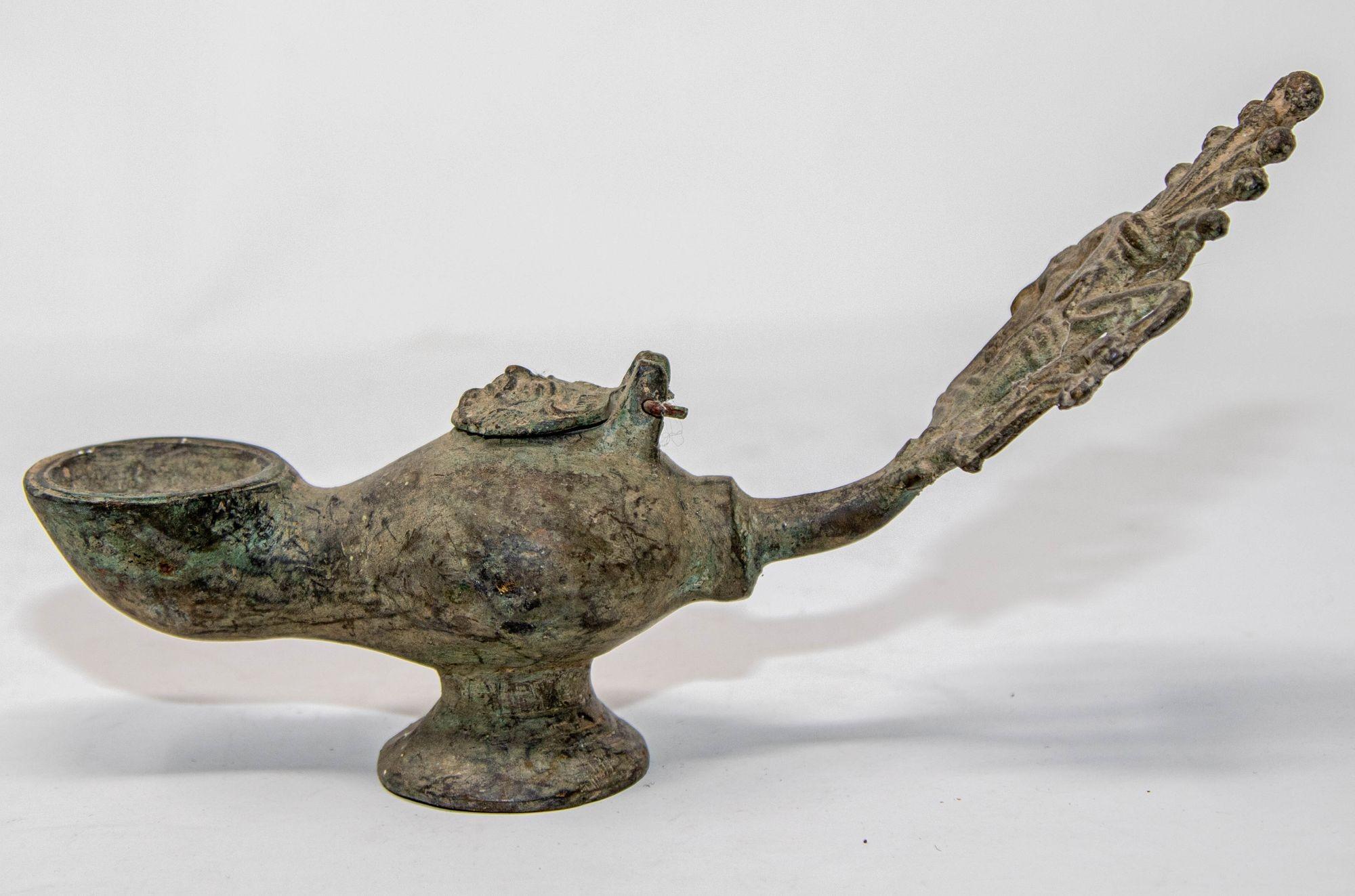 Lampe à huile ancienne de style byzantin romain en bronze en vente 3