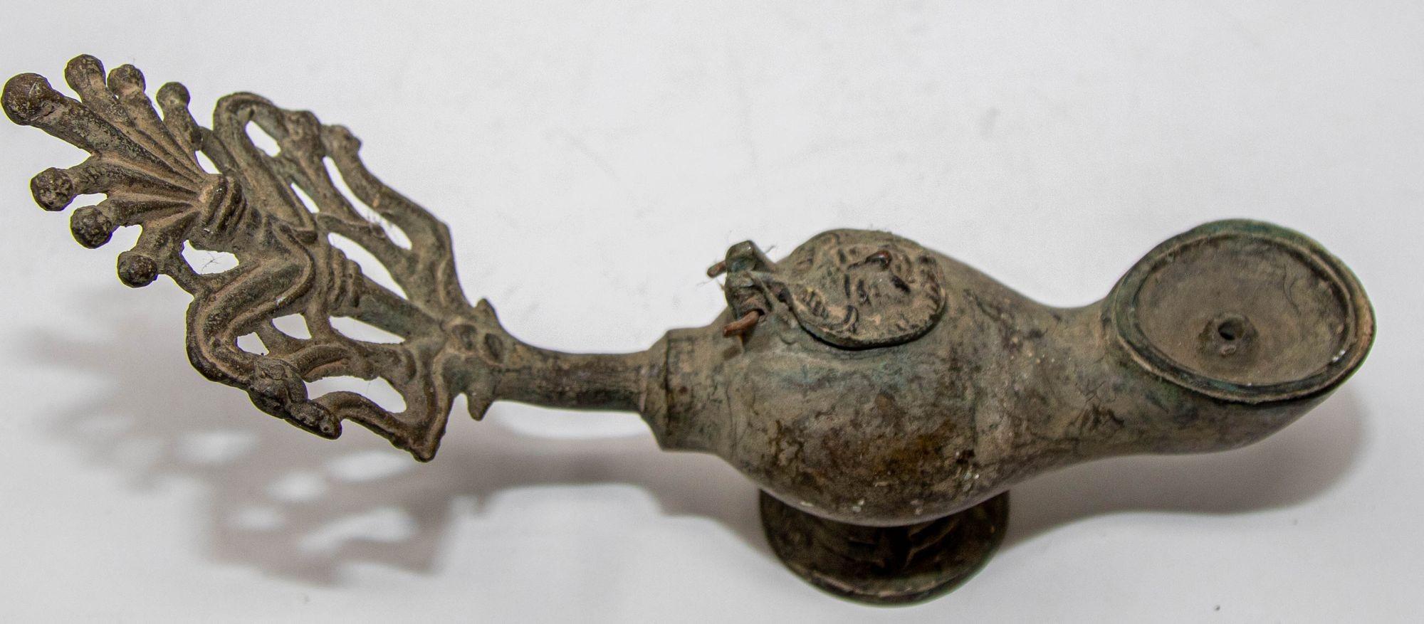 Lampe à huile ancienne de style byzantin romain en bronze en vente 6