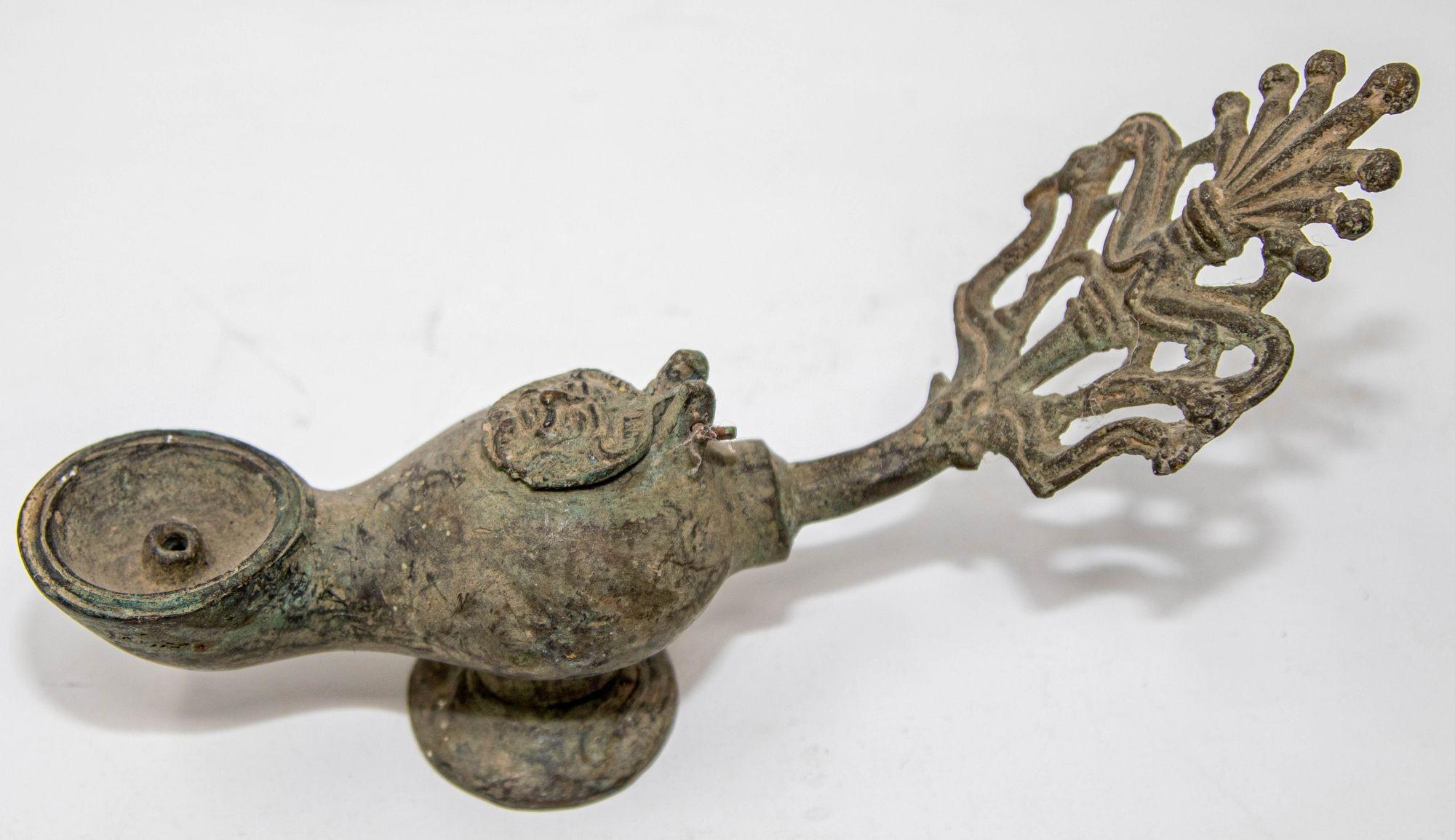 Lampe à huile ancienne de style byzantin romain en bronze Bon état - En vente à North Hollywood, CA