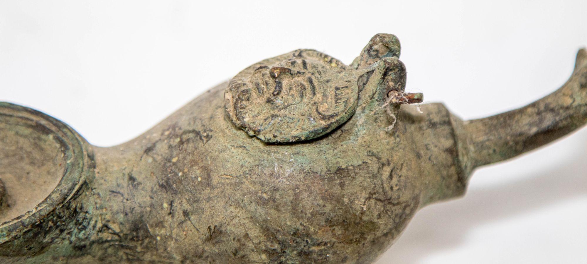 XIXe siècle Lampe à huile ancienne de style byzantin romain en bronze en vente