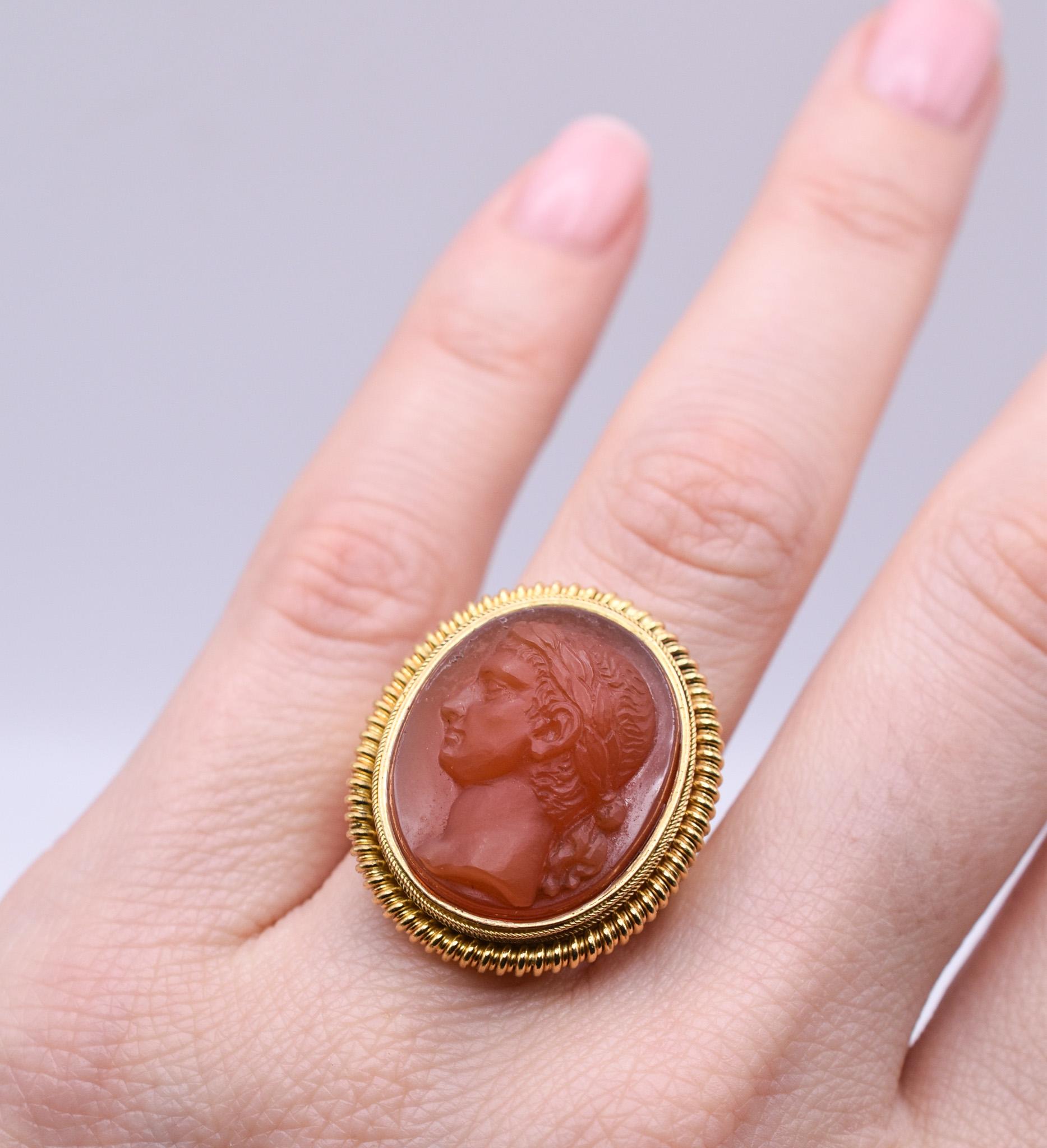 Antique Roman Carnelian Cameo Gold Ring In Good Condition For Sale In New York, NY