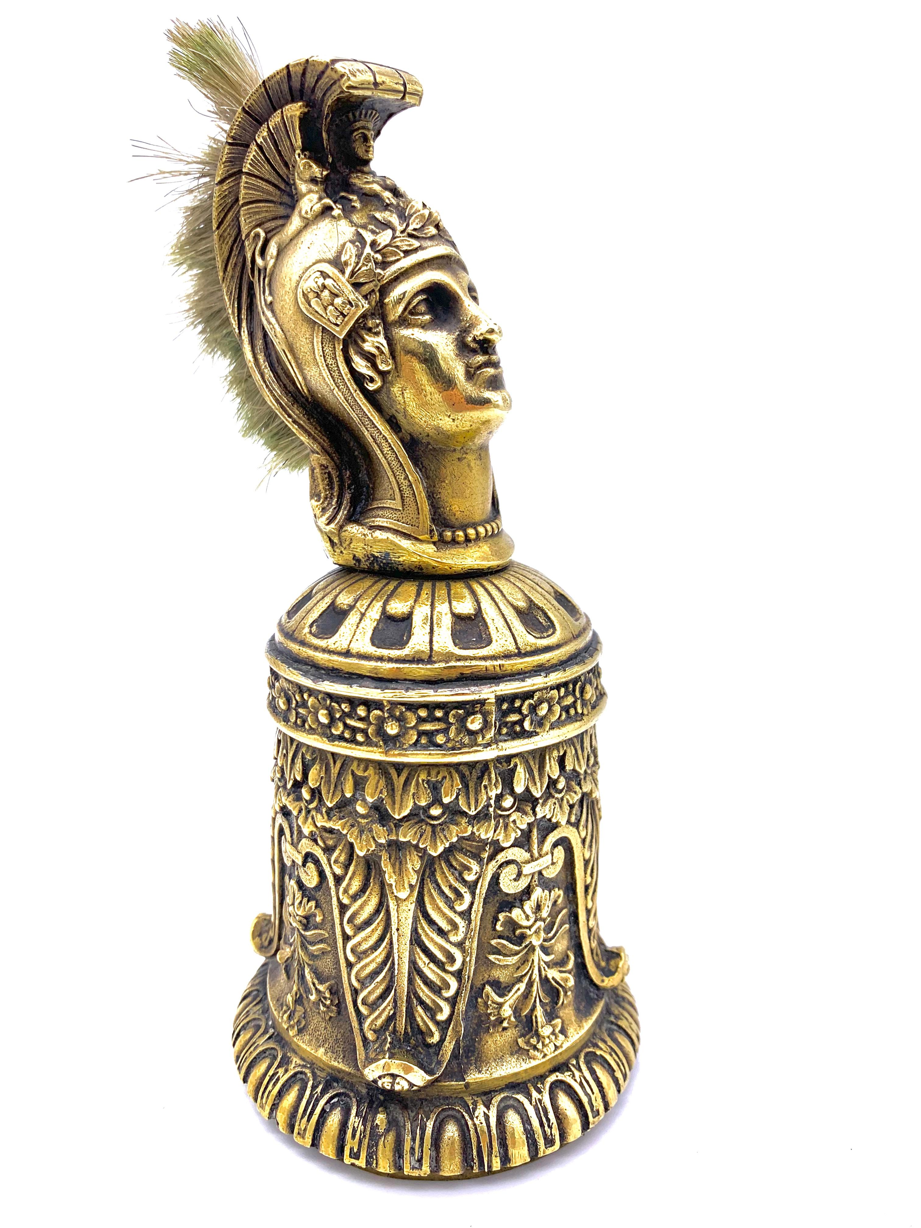 Antique pinceau à crayon de table en bronze Napoléon III en forme de cloche de fontaine, ancien héritier romain en vente 2