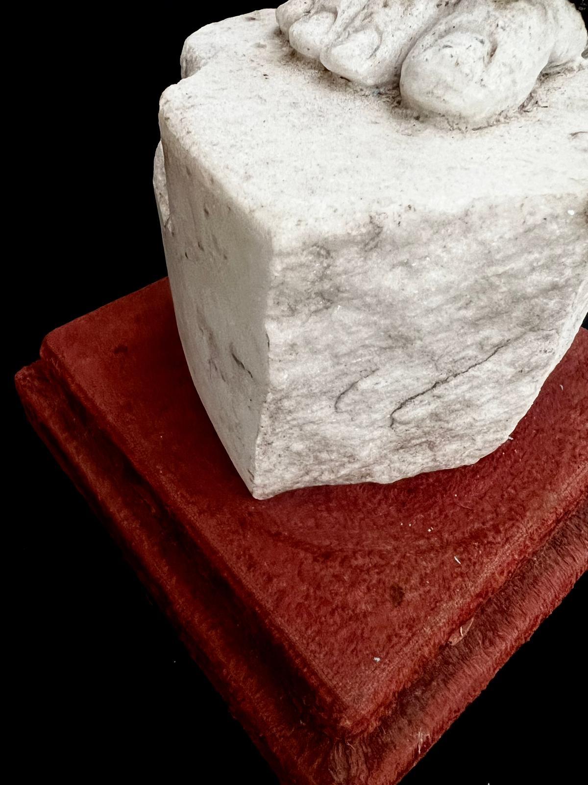 Antique Roman style Fragment of a life size Marble Woman’s sculpture In Good Condition For Sale In Doha, QA