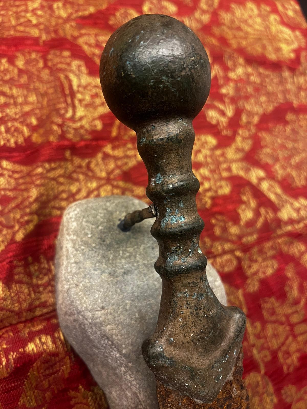 Ancien gladiateur romain, épée courte 1,AD avec ceinture terminale en bronze en forme de goutte d'eau en vente 4