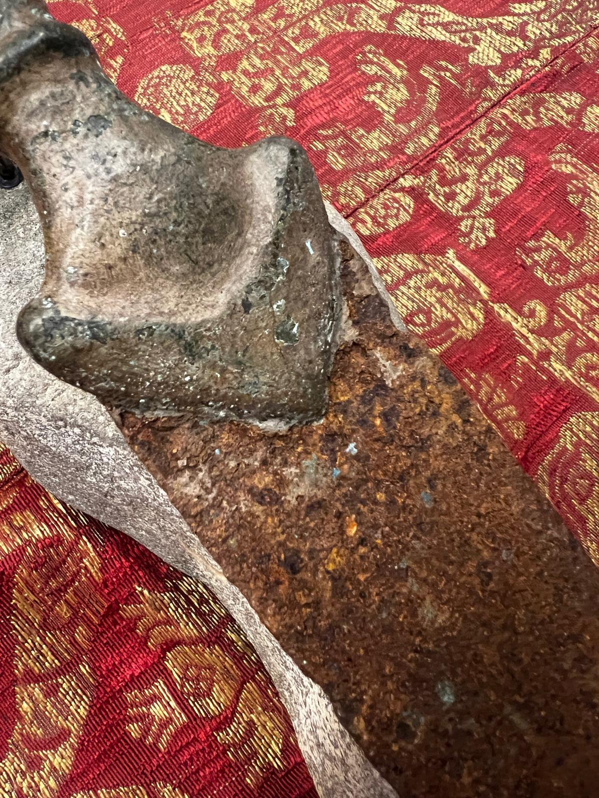 Ancien gladiateur romain, épée courte 1,AD avec ceinture terminale en bronze en forme de goutte d'eau en vente 5