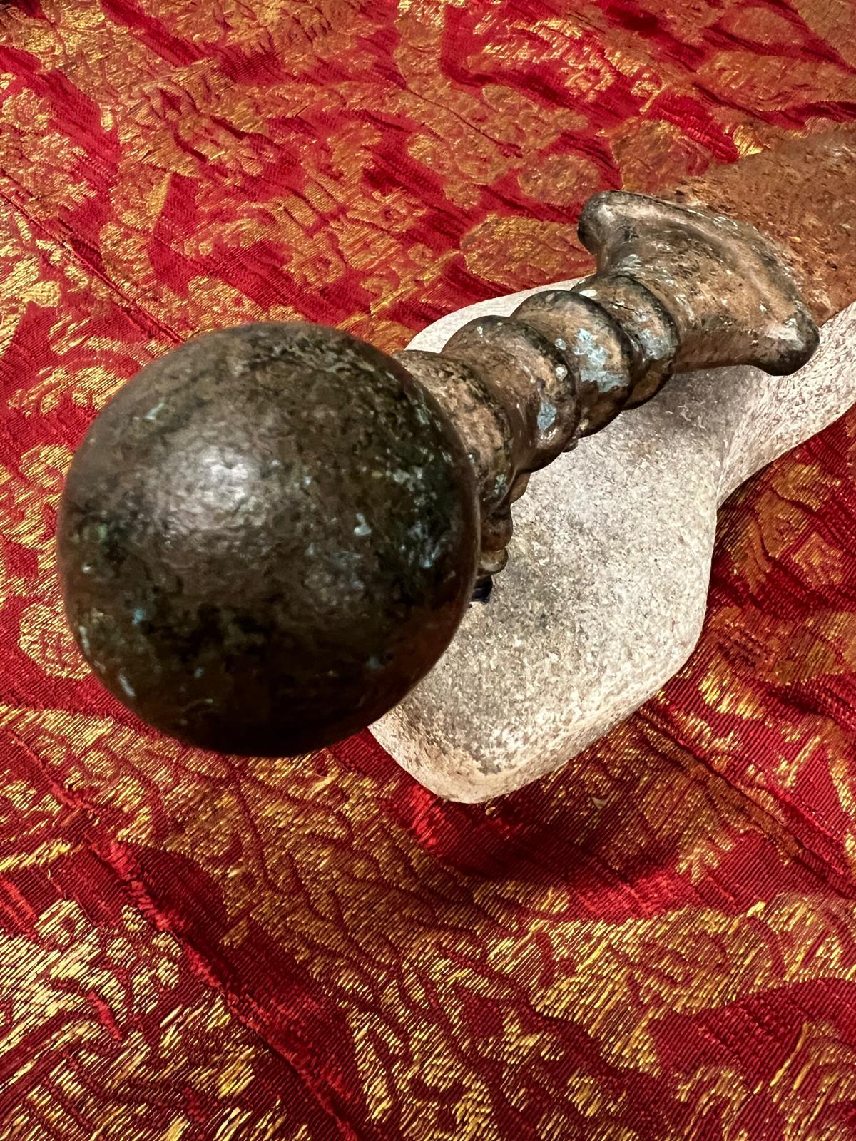 Ancien gladiateur romain, épée courte 1,AD avec ceinture terminale en bronze en forme de goutte d'eau en vente 6