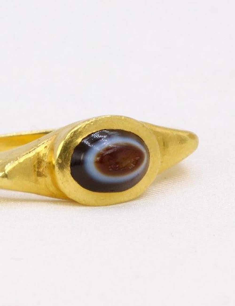 Oval Cut Antique roman intaglio ring on agate figuring Athena