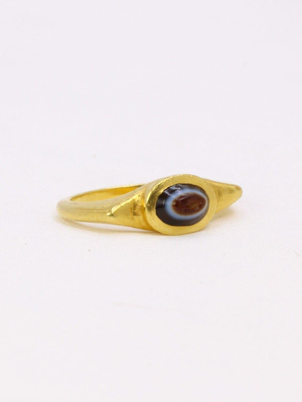 Women's Antique roman intaglio ring on agate figuring Athena