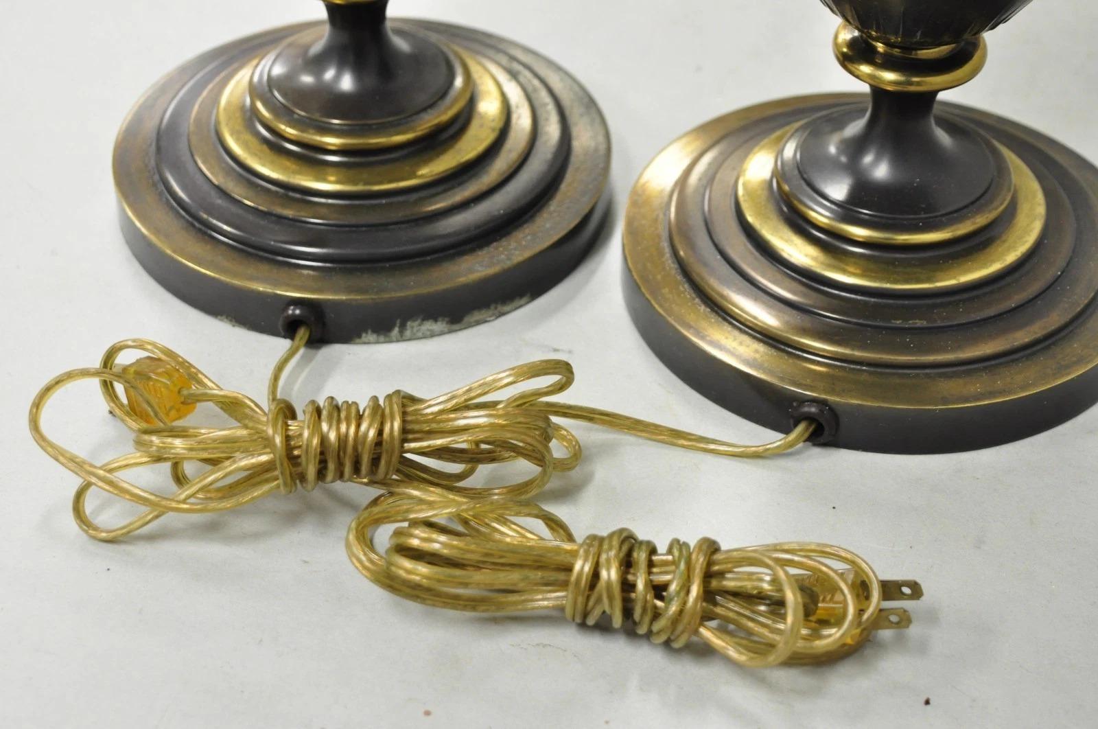 Antiguas Lámparas de Mesa Candelabro Figurales Romanas Neoclásicas Acabado Bronce - un Par en venta 3