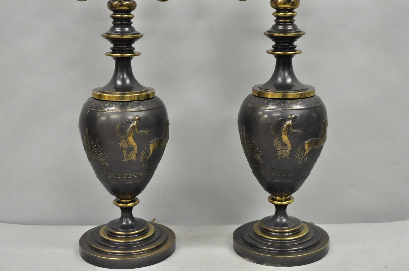 Antiguas Lámparas de Mesa Candelabro Figurales Romanas Neoclásicas Acabado Bronce - un Par Neoclásico en venta