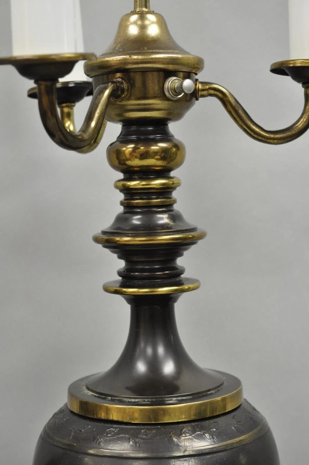 Antiguas Lámparas de Mesa Candelabro Figurales Romanas Neoclásicas Acabado Bronce - un Par Latón en venta
