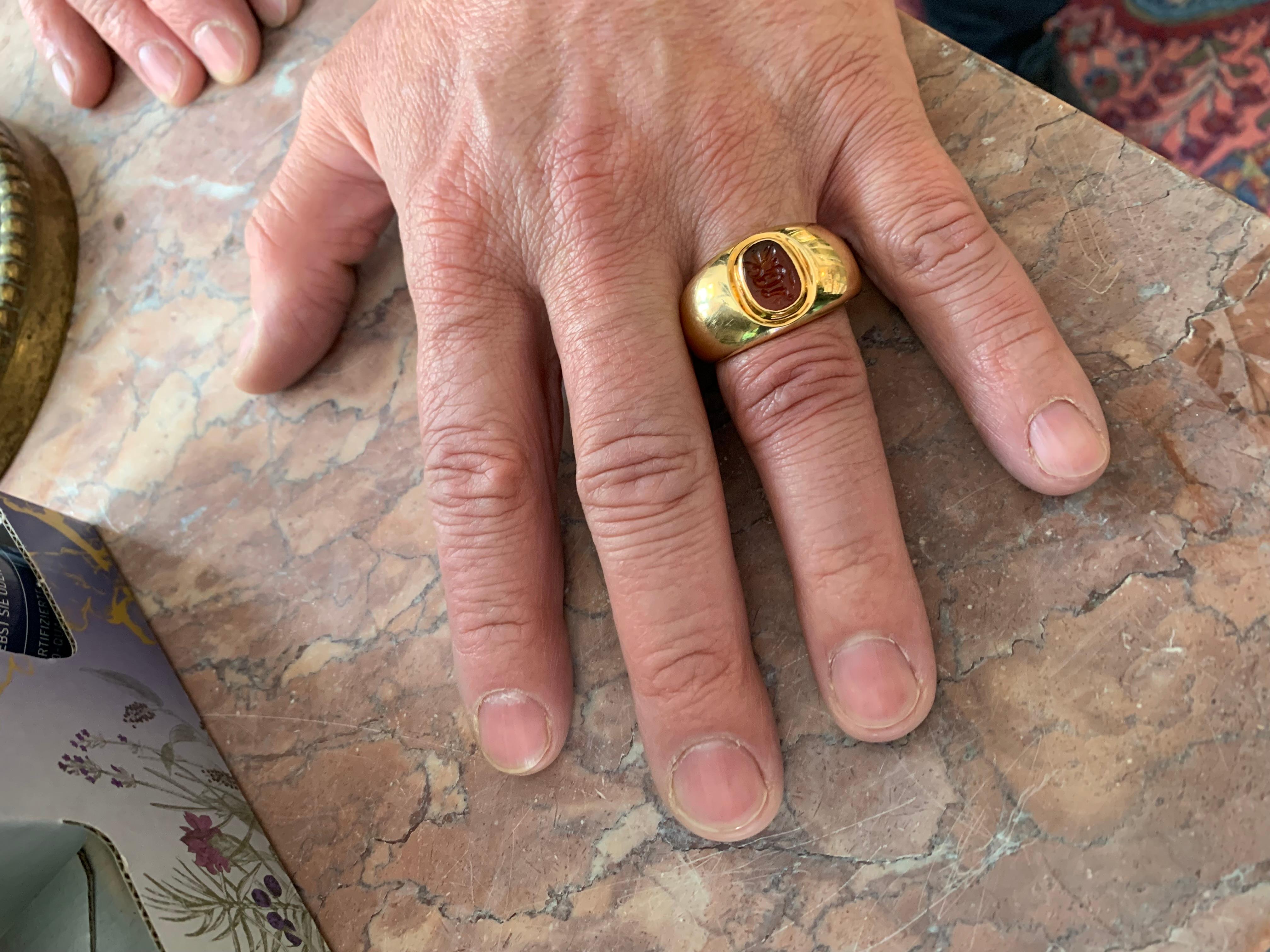 Antique Roman Republic Agate Intaglio Gents Ring Victorian 15 Karat Gold Mount In Good Condition In Munich, Bavaria