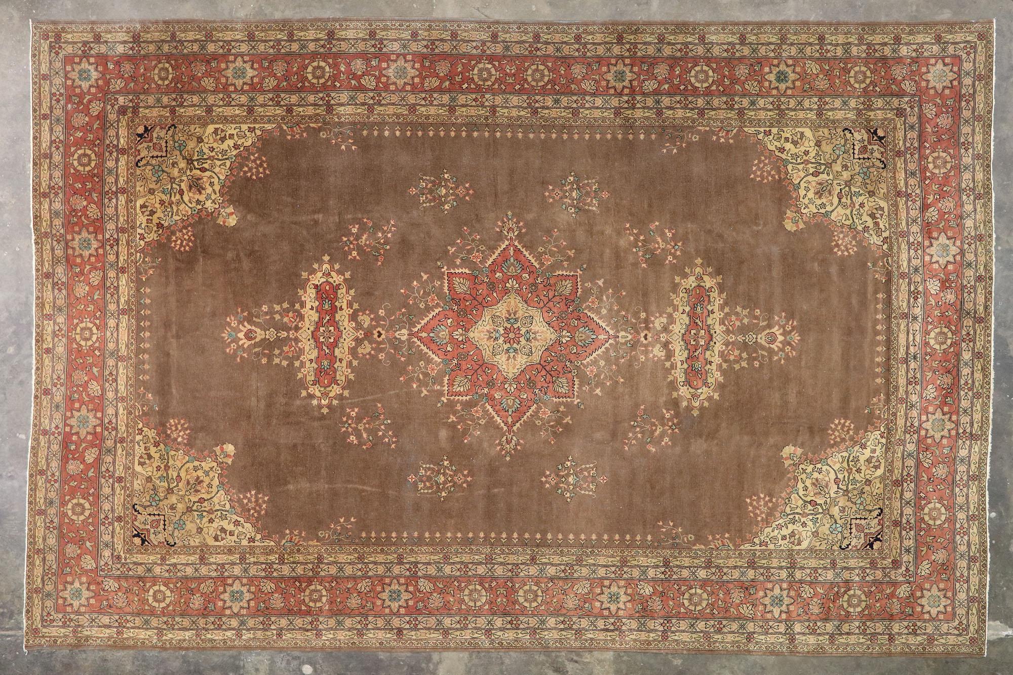 Antiker rumänischer Teppich in Palastgröße im rustikalen viktorianischen Stil (Wolle) im Angebot