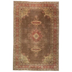 Tapis roumain ancien de taille palais avec style victorien rustique