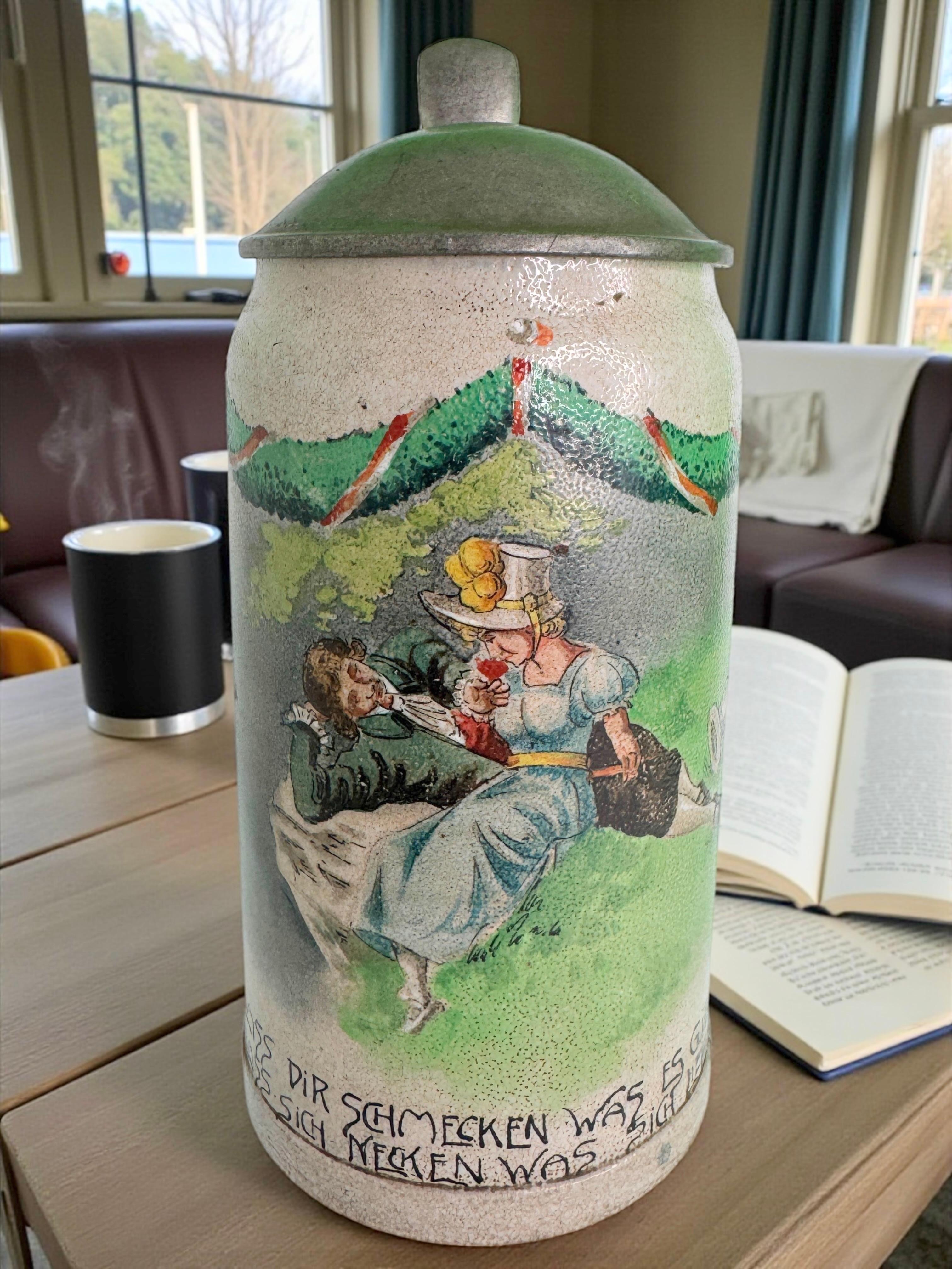 Ancien Stein à bière en grès de 1 litre avec couvercle, Scène romantique, Allemagne, années 1900 en vente 2