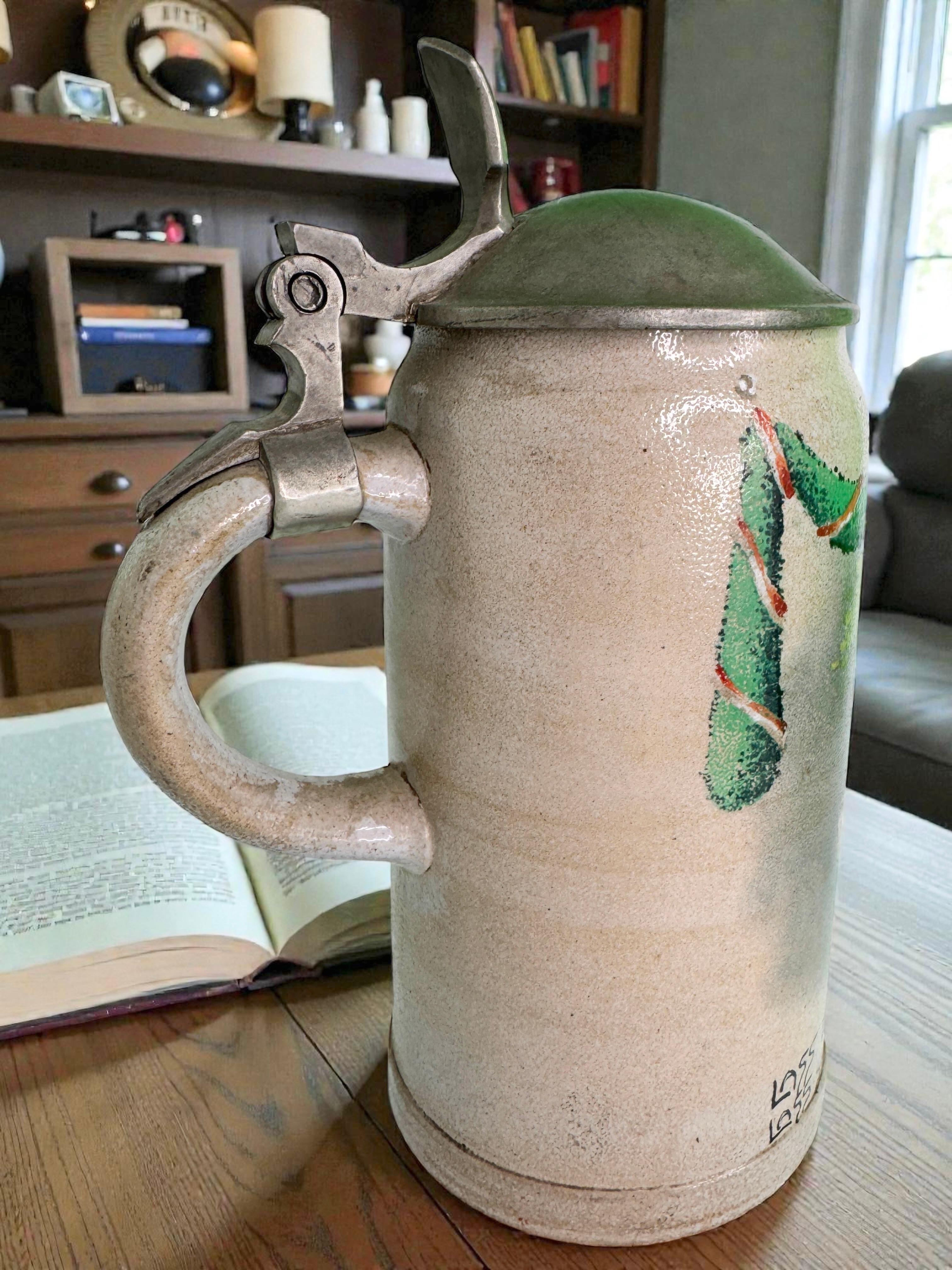 Ancien Stein à bière en grès de 1 litre avec couvercle, Scène romantique, Allemagne, années 1900 en vente 5