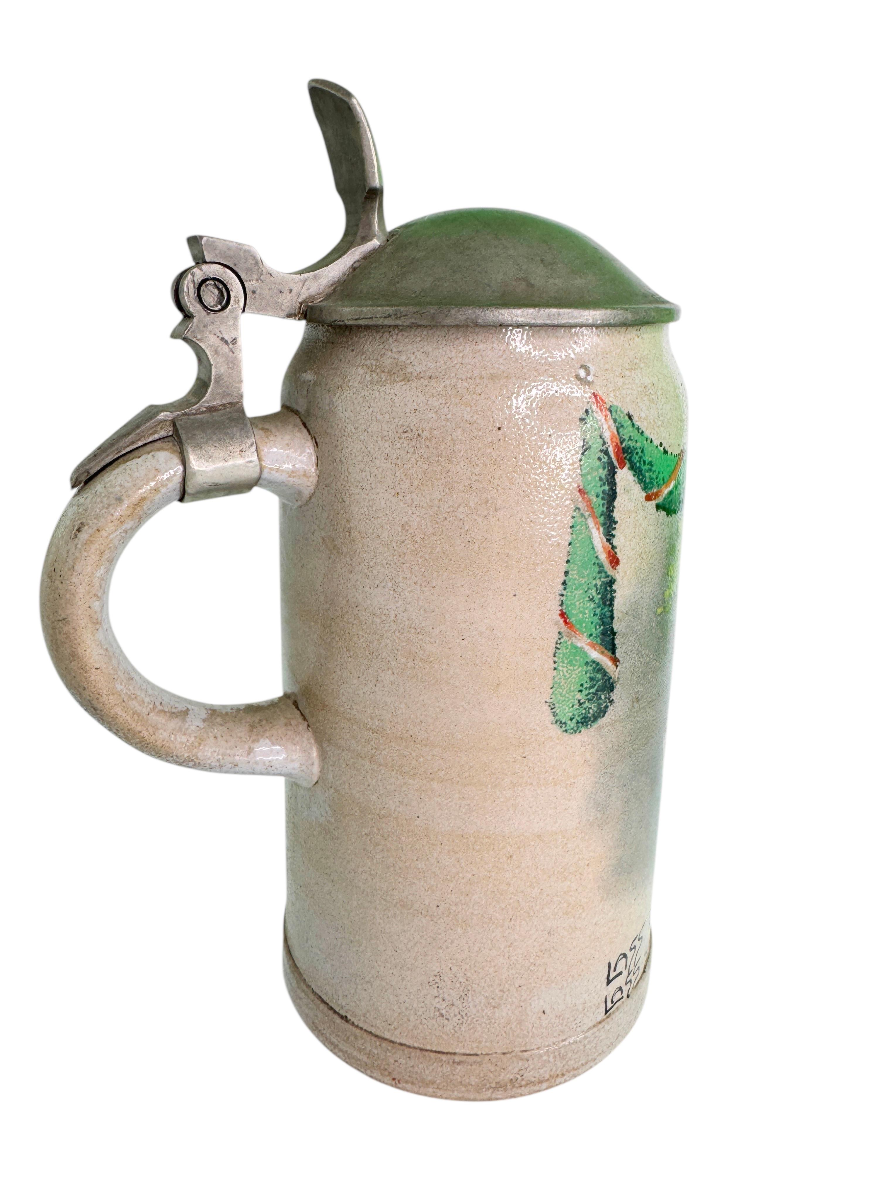 Fait main Ancien Stein à bière en grès de 1 litre avec couvercle, Scène romantique, Allemagne, années 1900 en vente