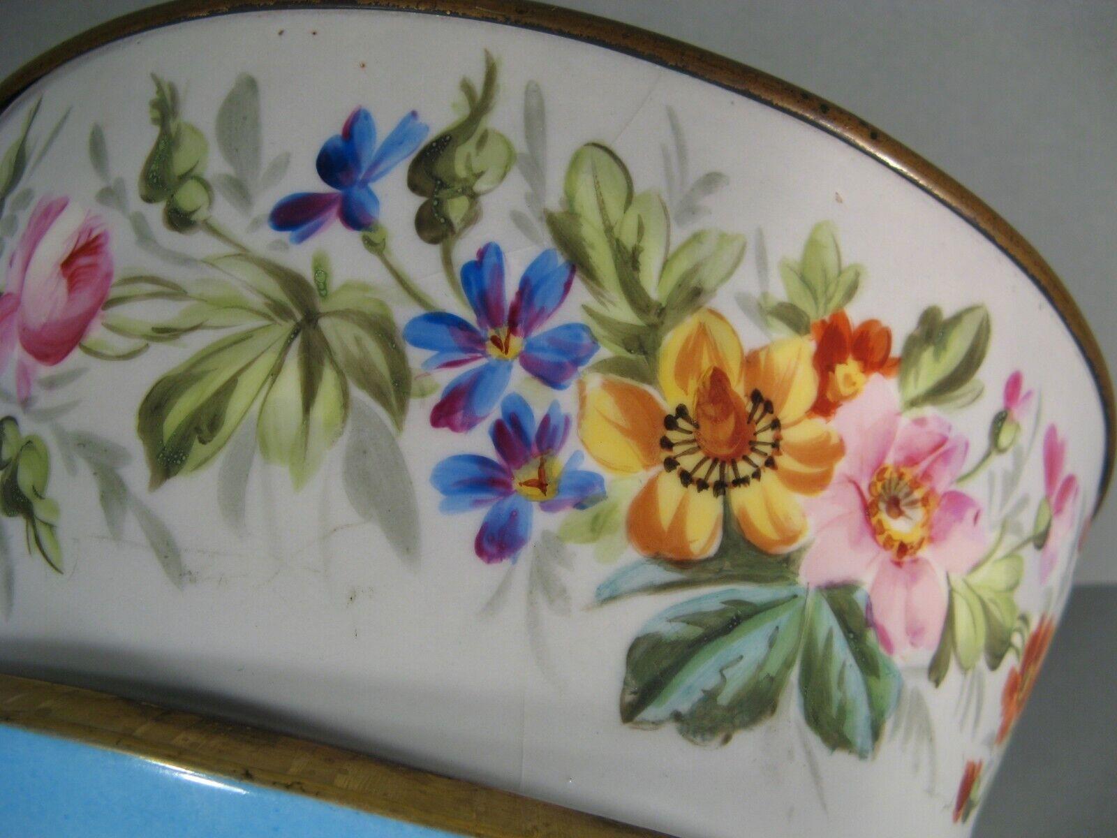 Antique Romantic Style Fruit Coupe in Painted Porcelain with Brass Mount - 1Y133 5