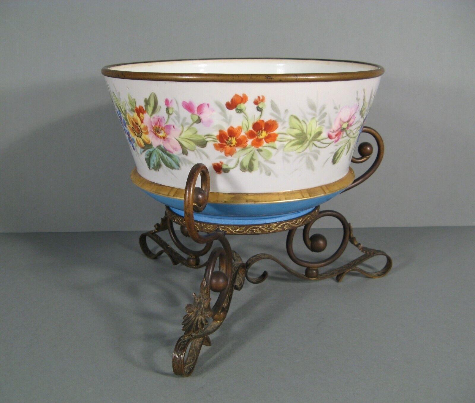 19th Century Antique Romantic Style Fruit Coupe in Painted Porcelain with Brass Mount - 1Y133