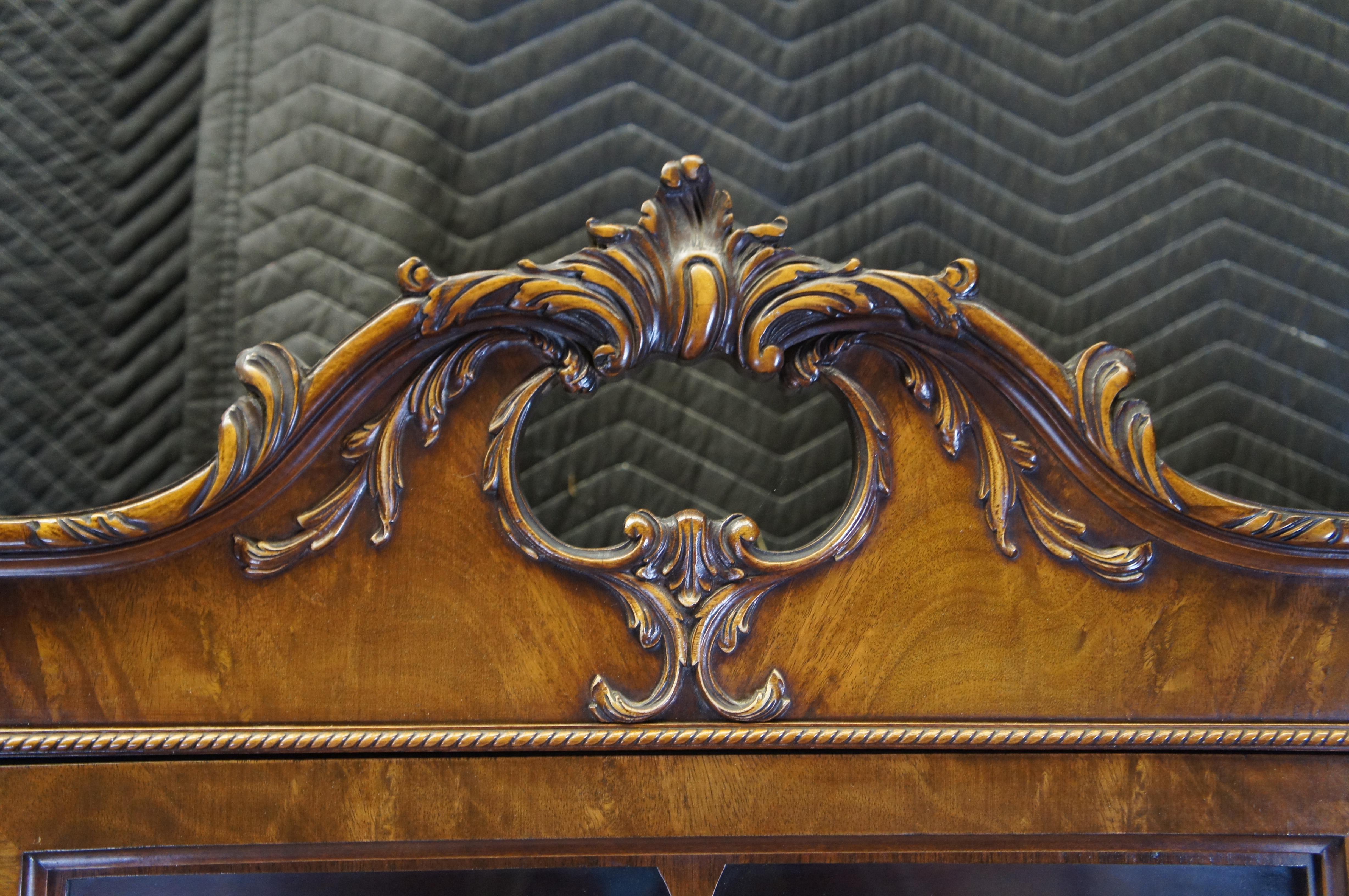 Verre Ancienne vitrine anglaise Chippendale géorgienne en acajou de 78 pouces en vente