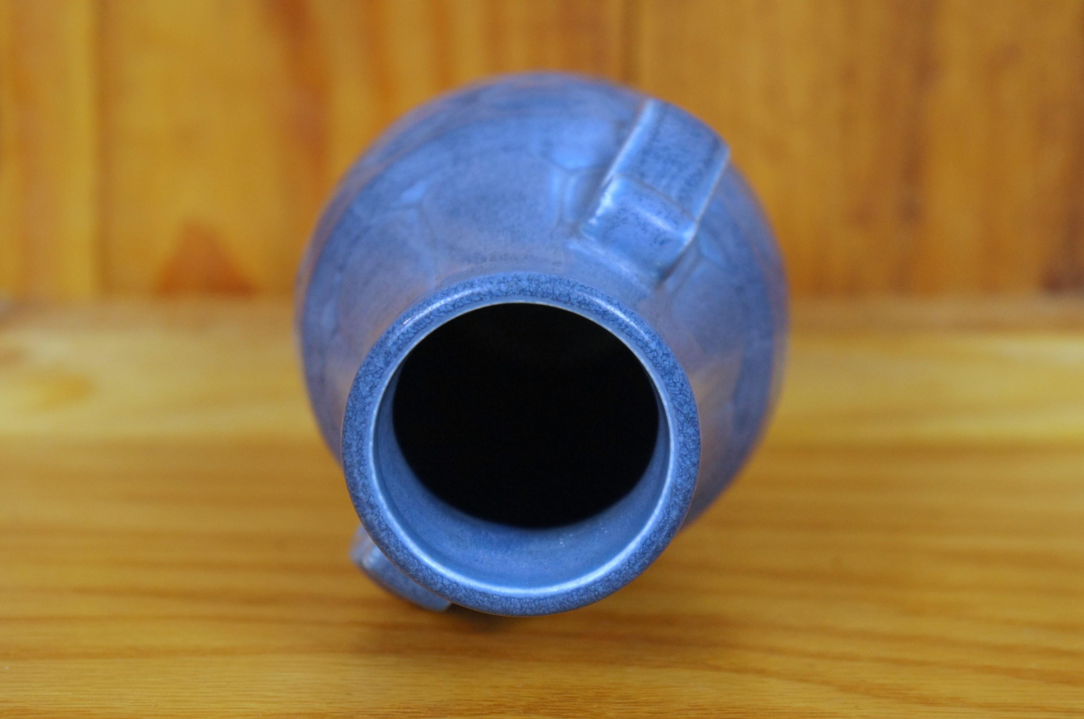 Terracotta Rookwood Art Deco 1930 XXX 6096 Vaso con manico a trama di cesto blu opaco 6