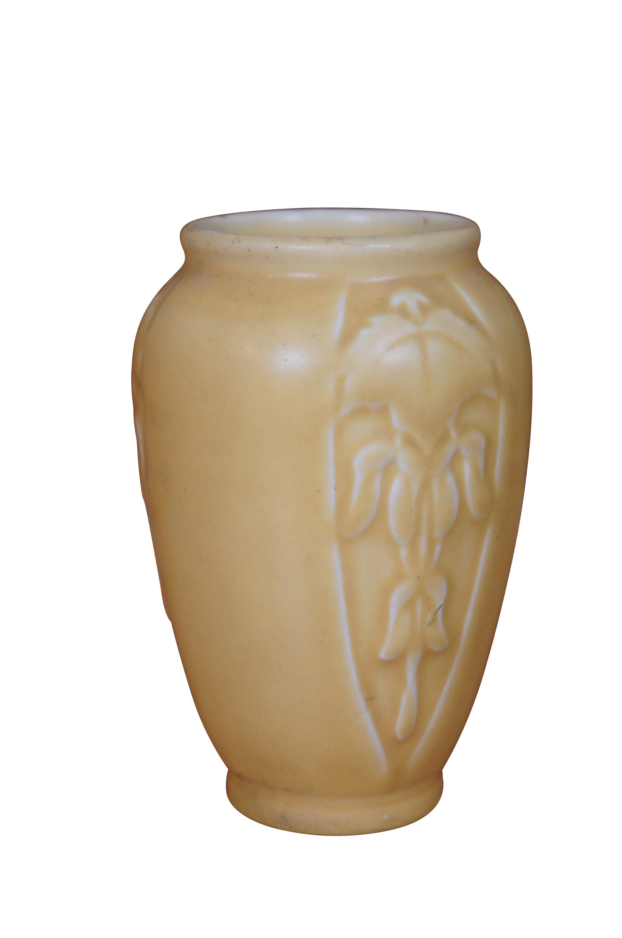 1931 Rookwood Art Deco XXXI Gelbe matte mundgeblasene Herzvase 5,5