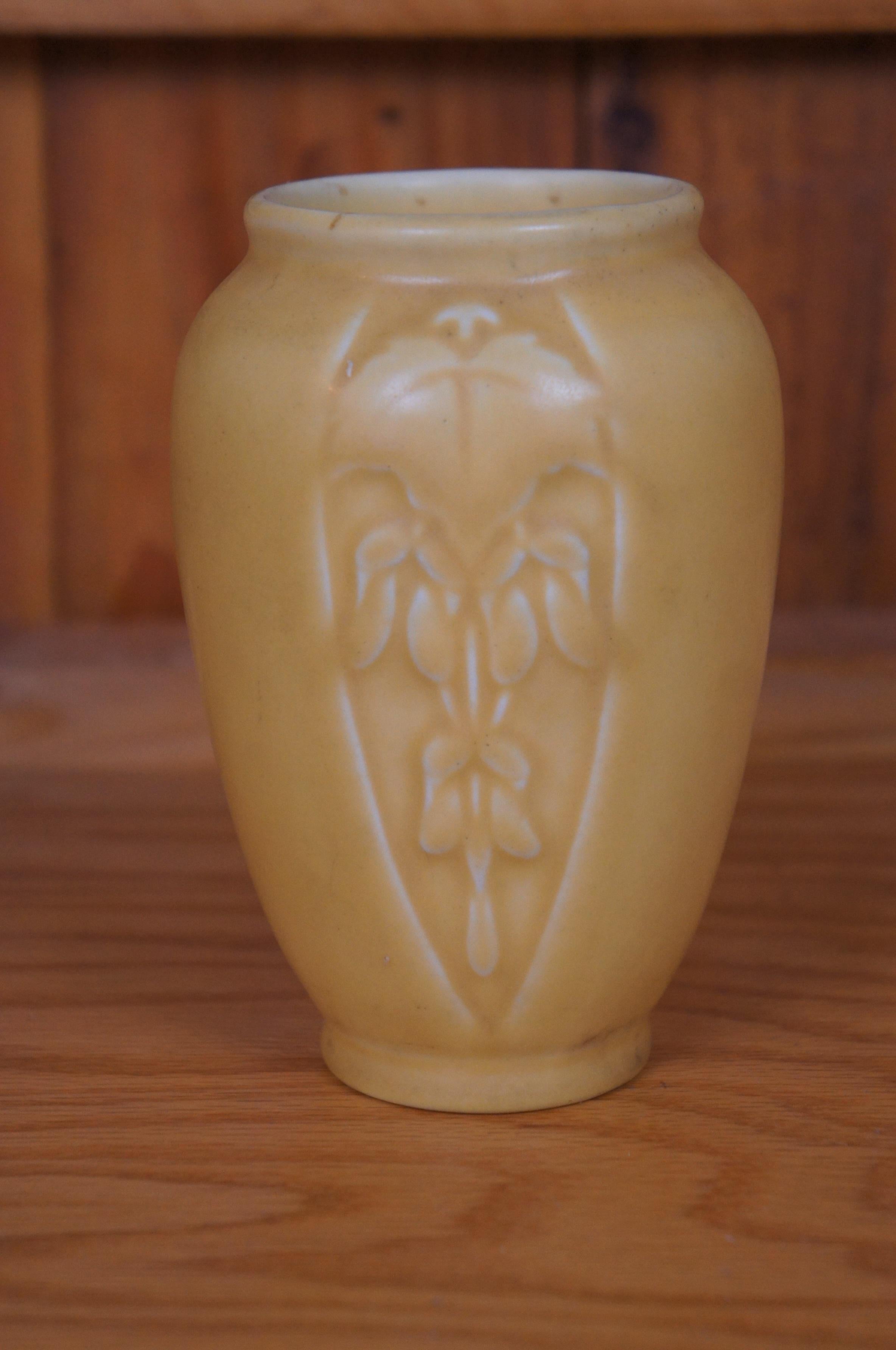 1931 Rookwood Art Deco XXXI Gelbe matte mundgeblasene Herzvase 5,5