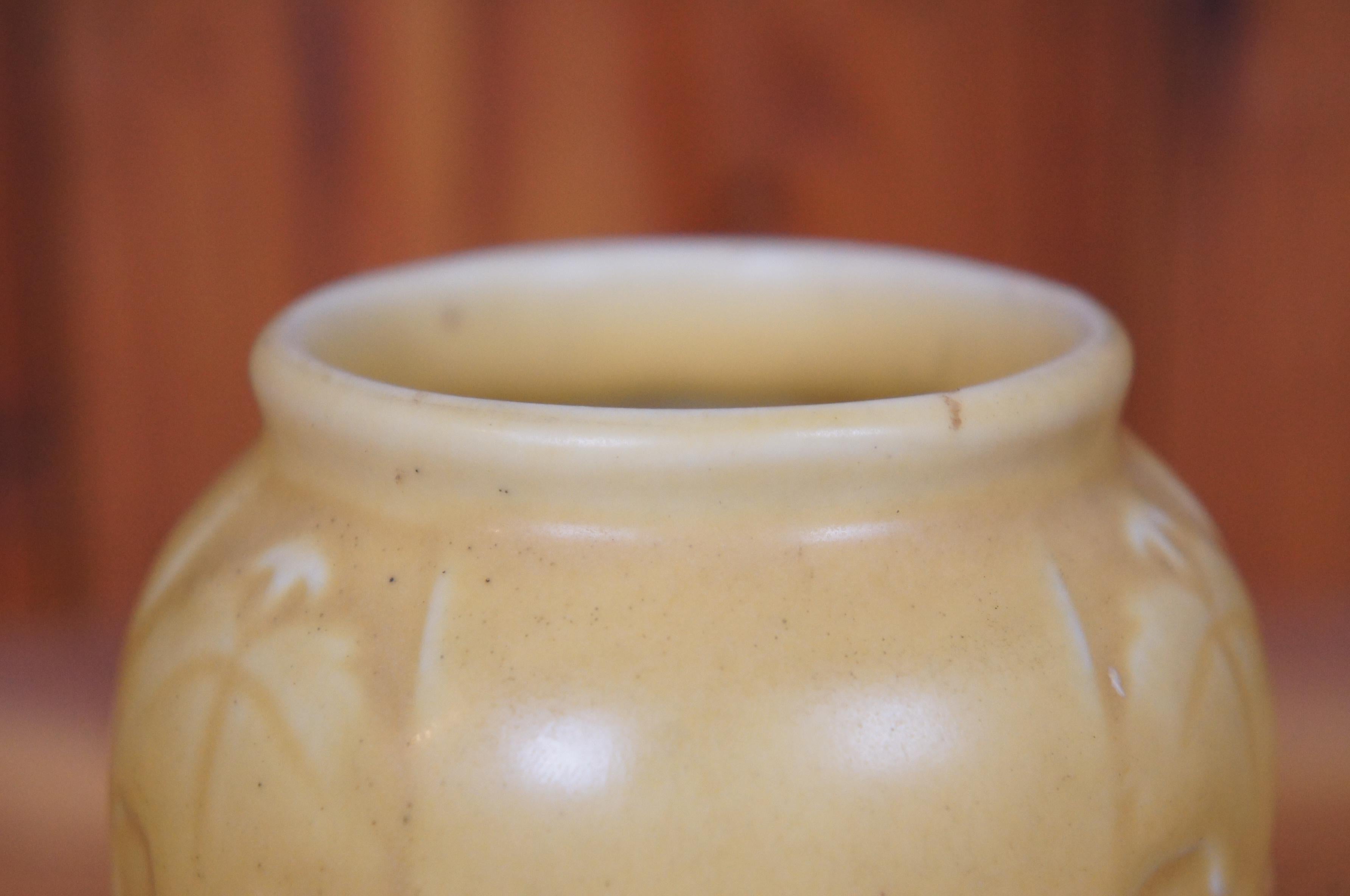 1931 Rookwood Art Deco XXXI Gelbe matte mundgeblasene Herzvase 5,5