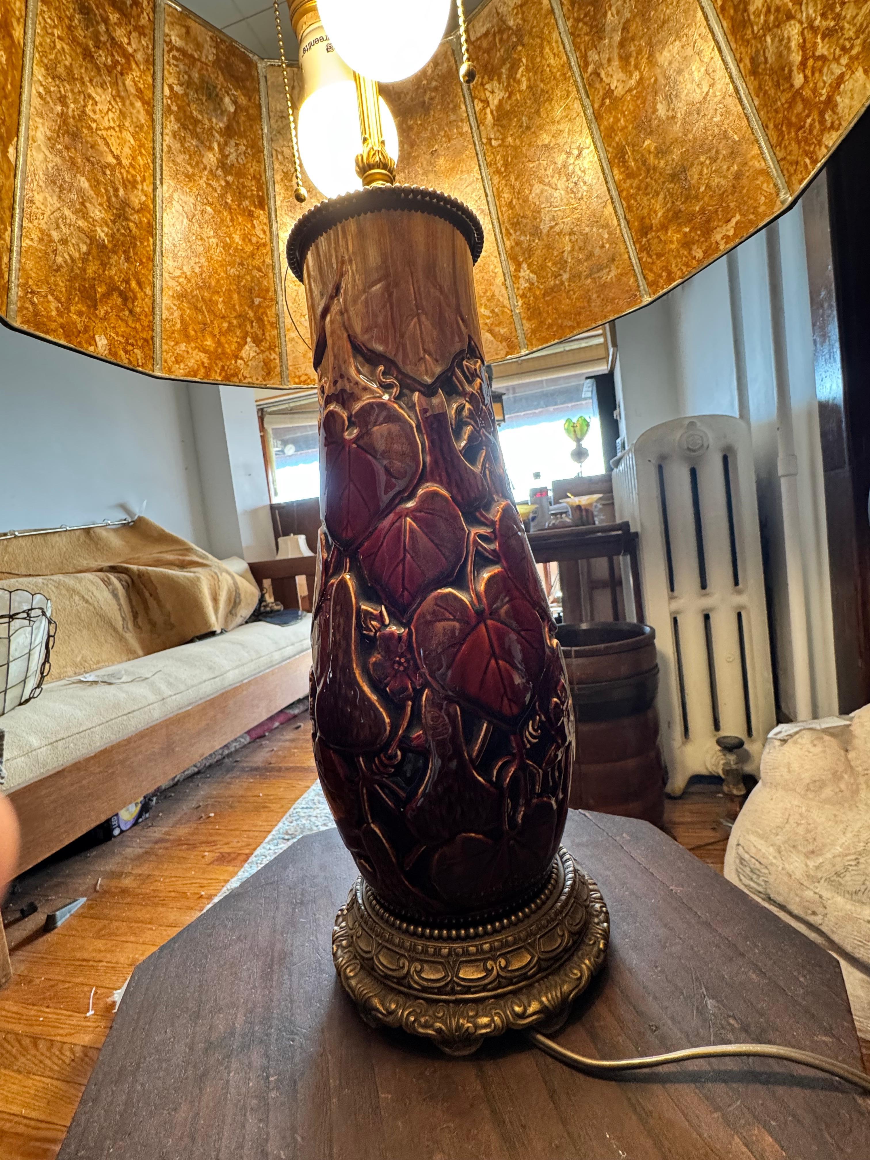 Arts and Crafts Antique  ROOKWOOD  Lampe de table en poterie d'art avec abat-jour en mica -  VENTE à 30 %  W5626 en vente