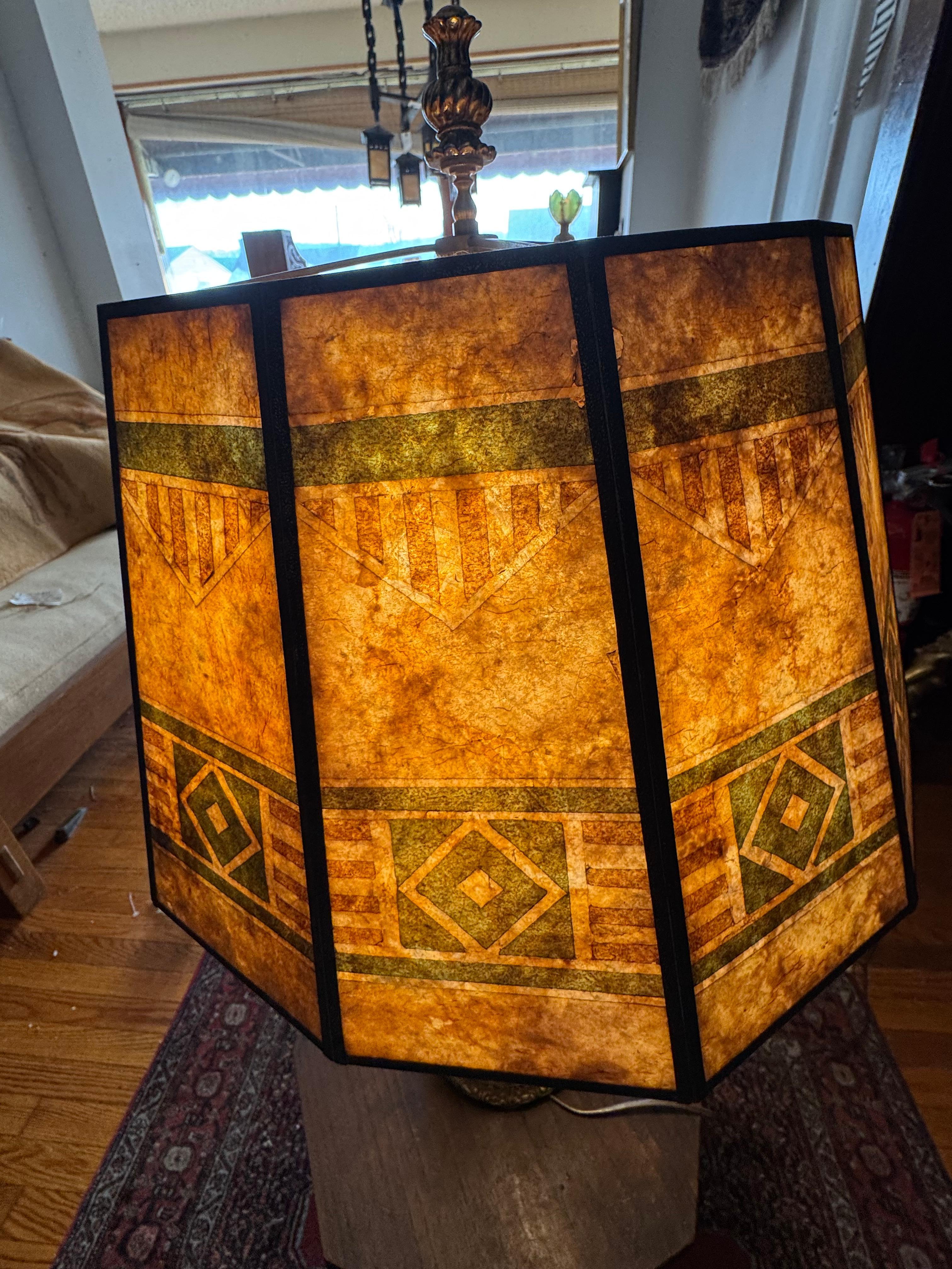 Antique  ROOKWOOD  Lampe de table en poterie d'art avec abat-jour en mica -  VENTE à 30 %  W5626 Bon état - En vente à Shamokin Dam, PA