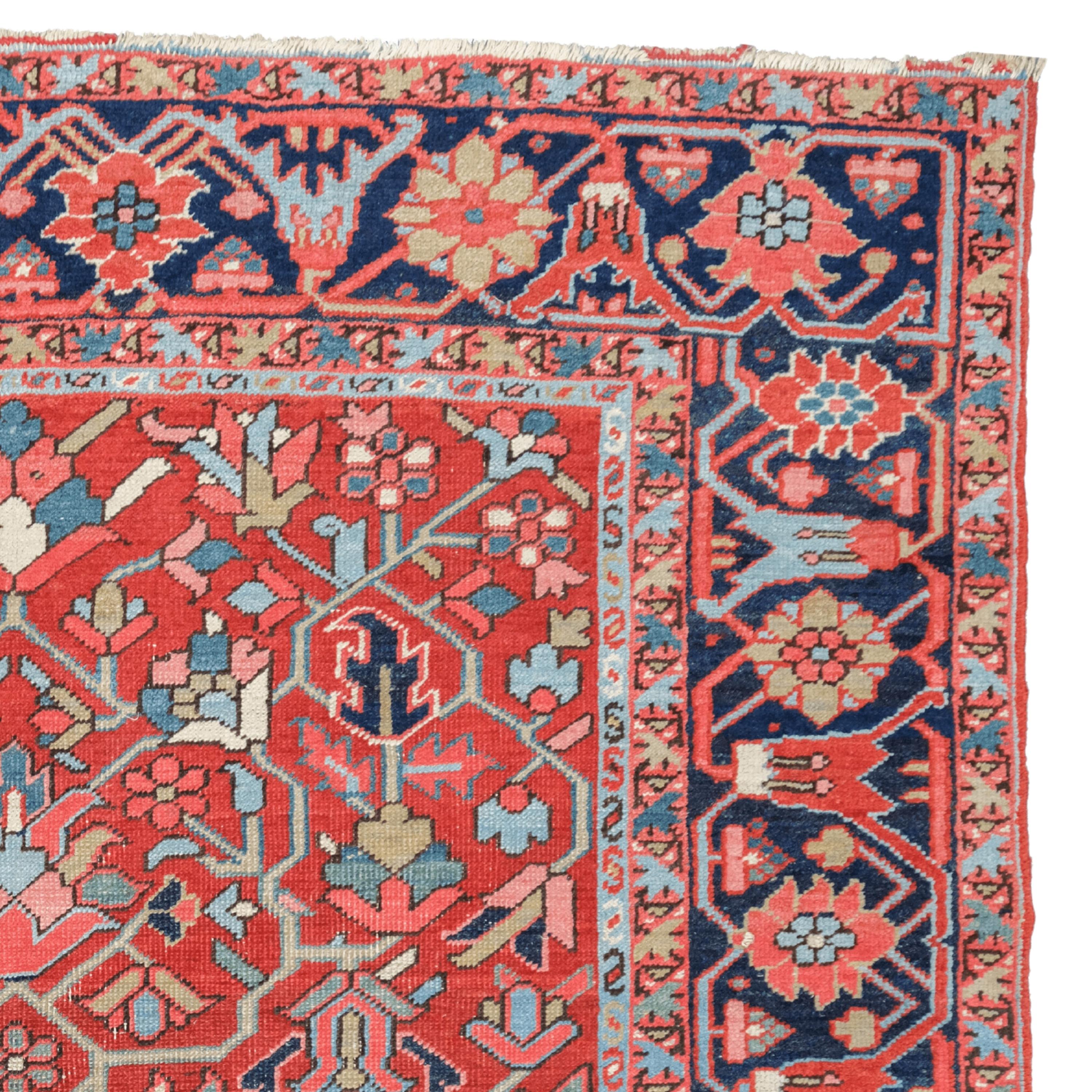 Antique Room Size Heriz Rug - 19th Century Room Size Heriz Rug, Vintage Rug In Good Condition For Sale In Sultanahmet, 34