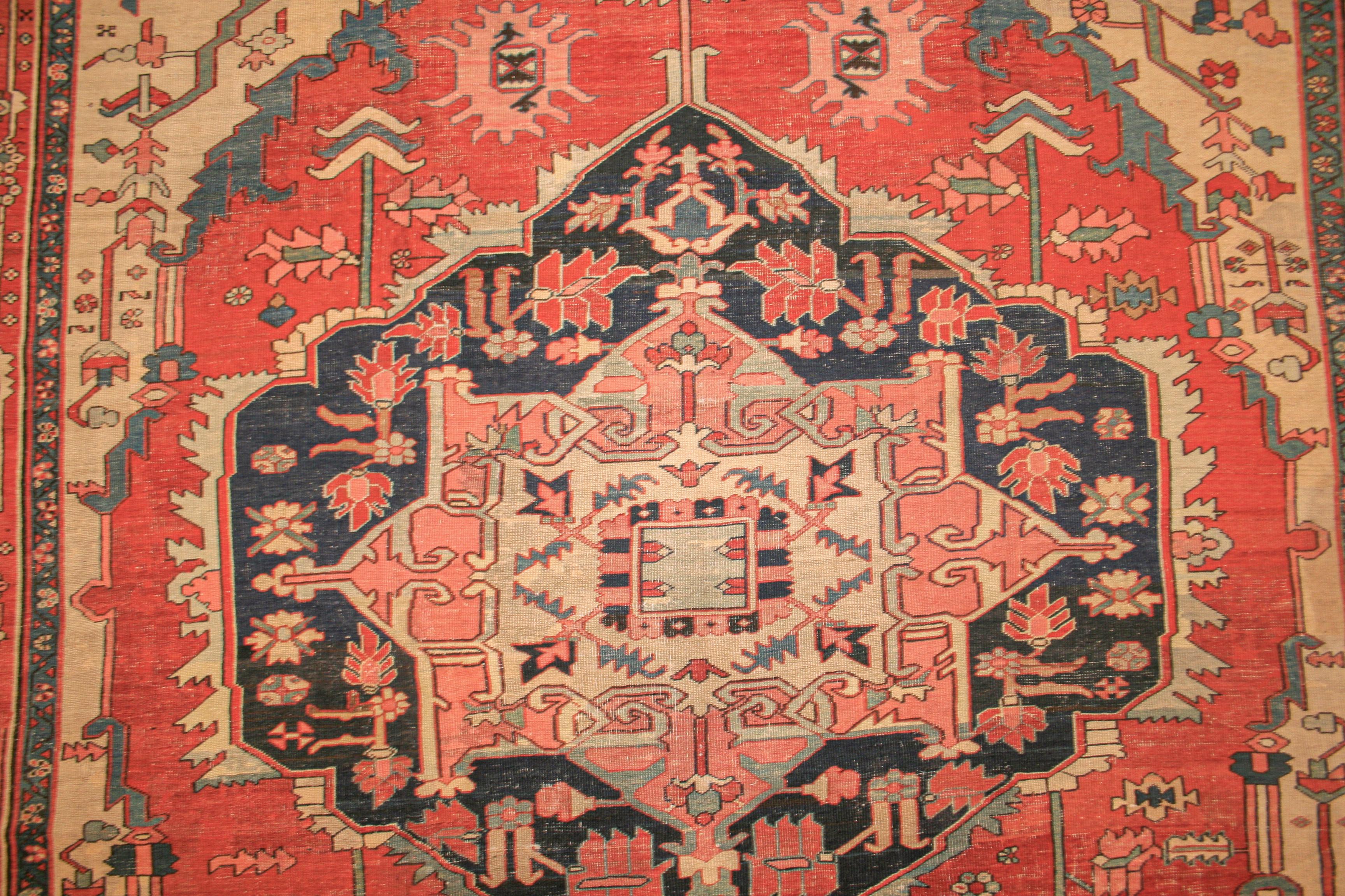 Fin du XIXe siècle Antique Room Size Heriz Serapi Rug en vente