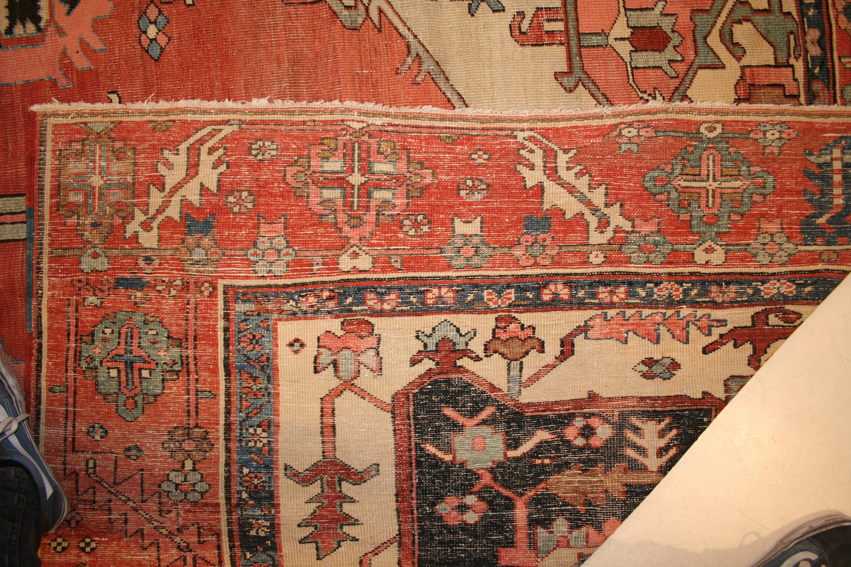 Antique Room Size Heriz Serapi Rug en vente 1