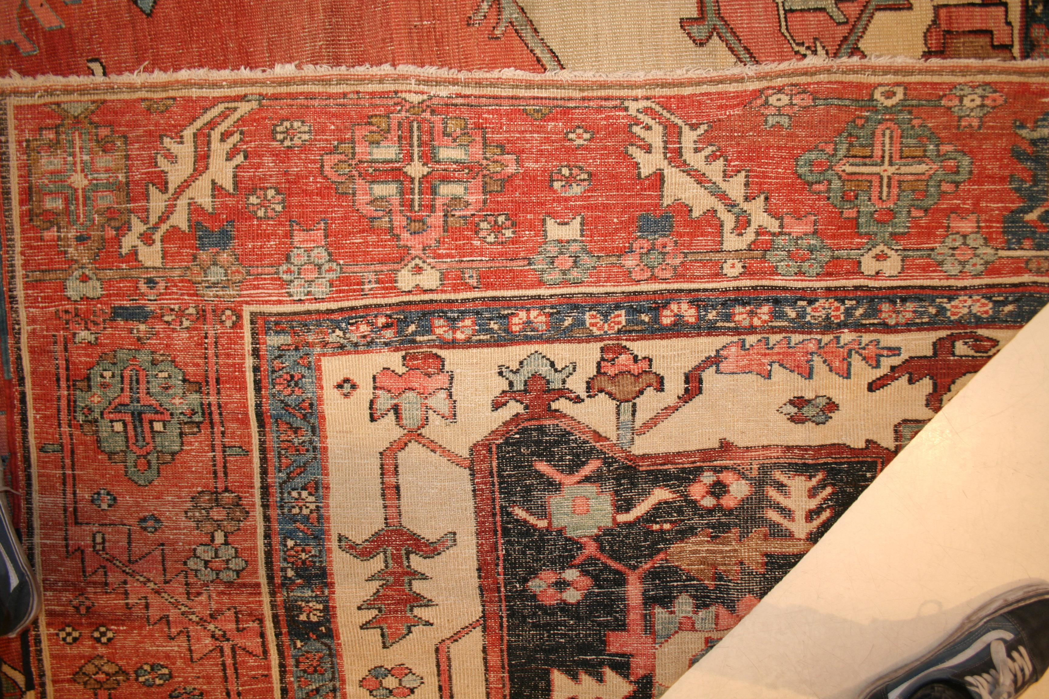 Antique Room Size Heriz Serapi Rug en vente 2